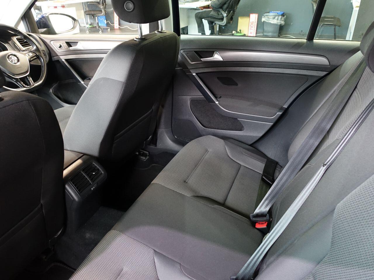 Volkswagen Golf - Image 16