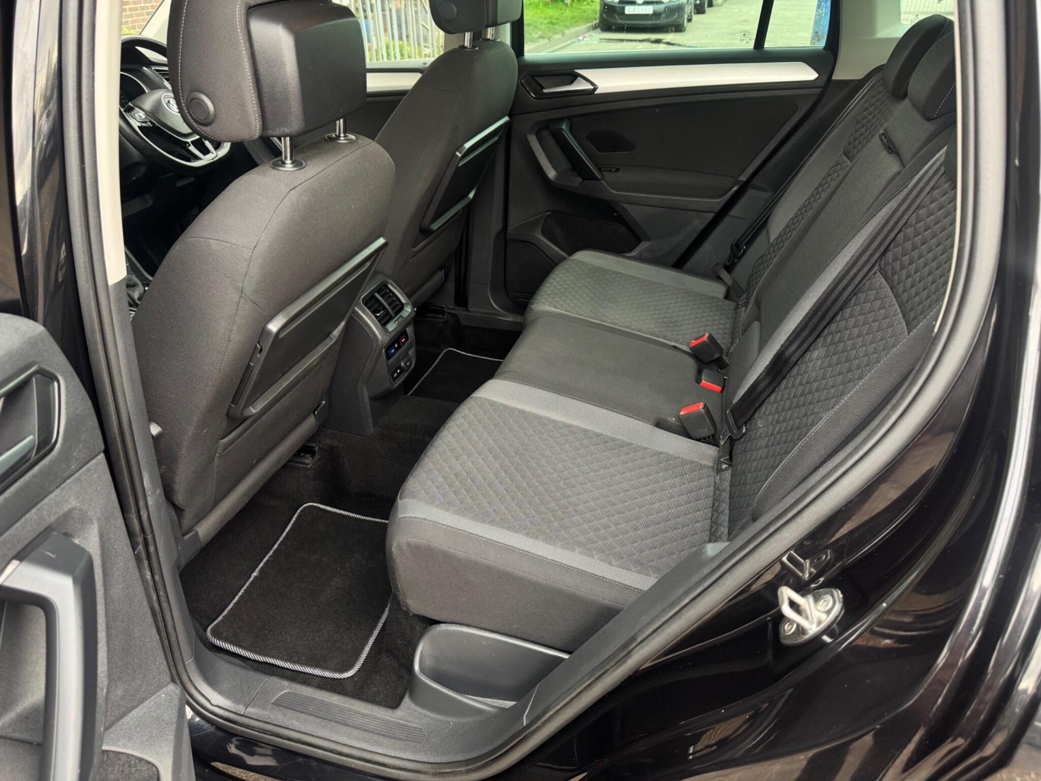 Volkswagen Tiguan - Image 31