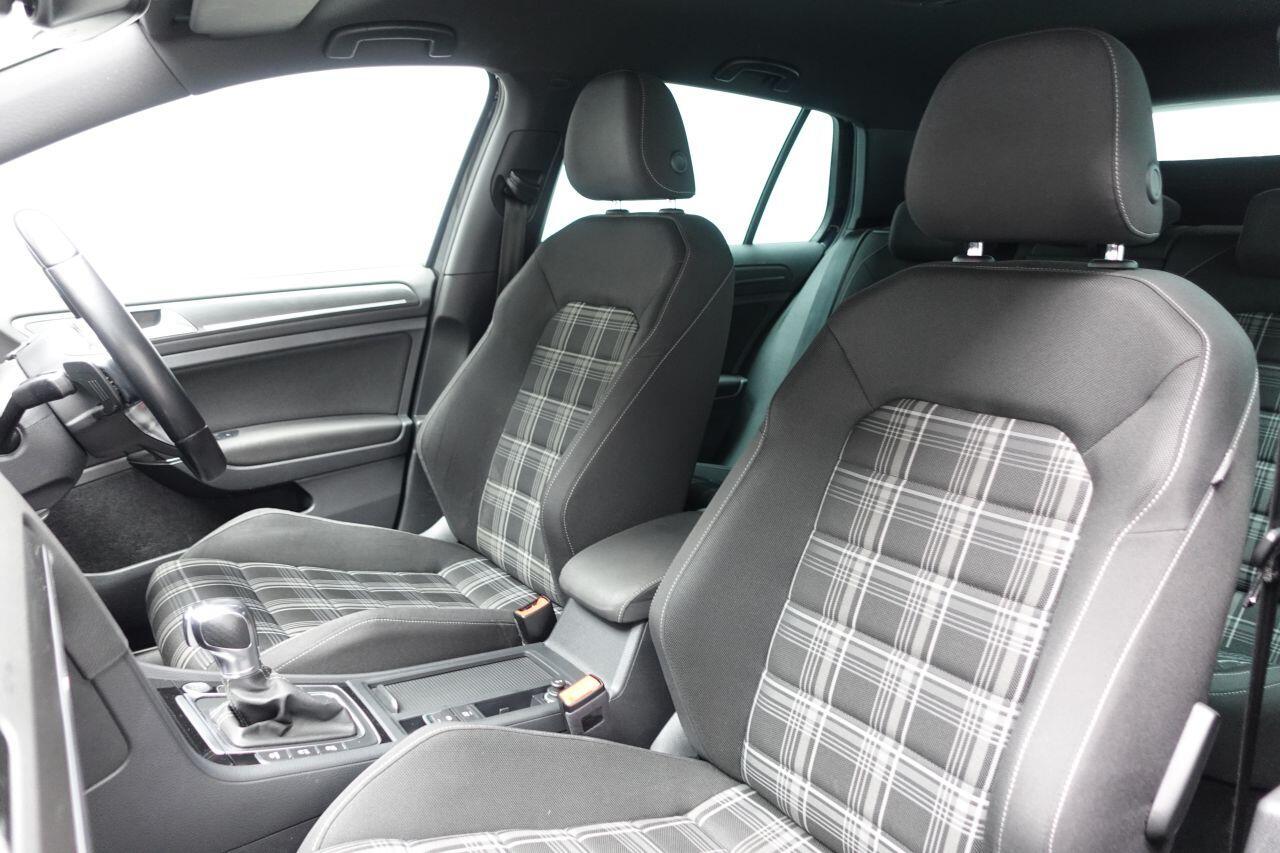 Volkswagen Golf - Image 18