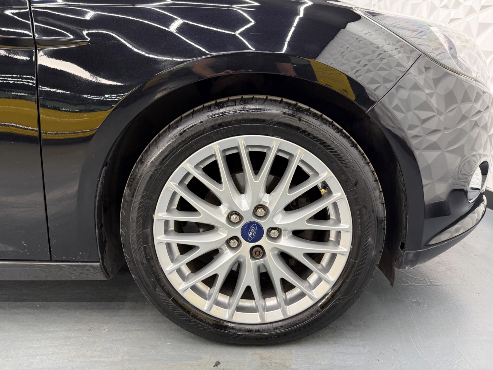 Ford Focus - Image 16