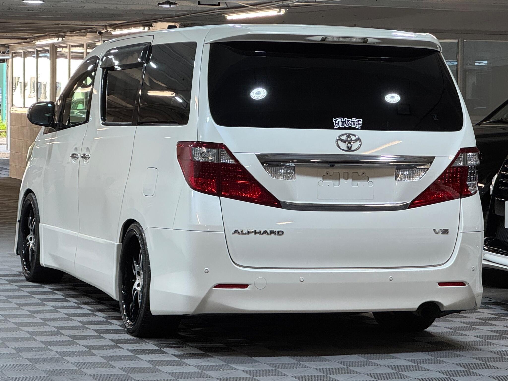 Toyota Alphard - Image 3