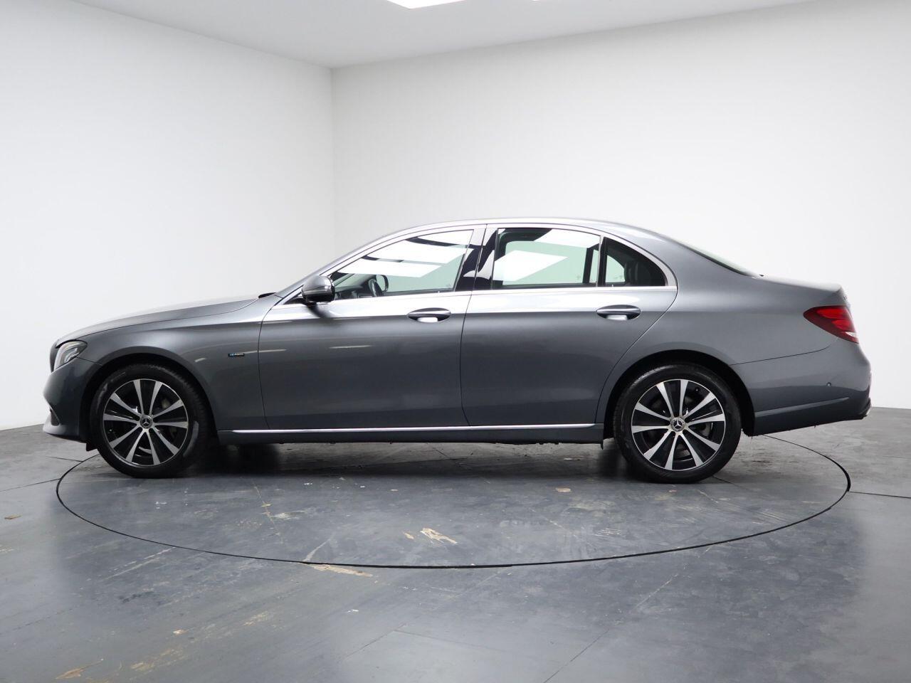 Mercedes-benz E-CLASS - Image 17