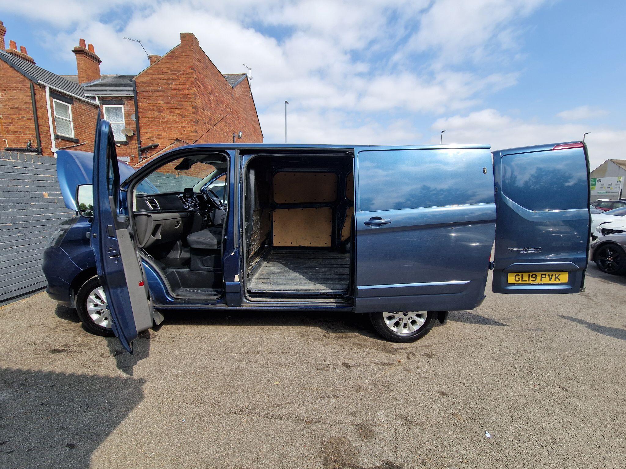 Ford Transit Custom - Image 14