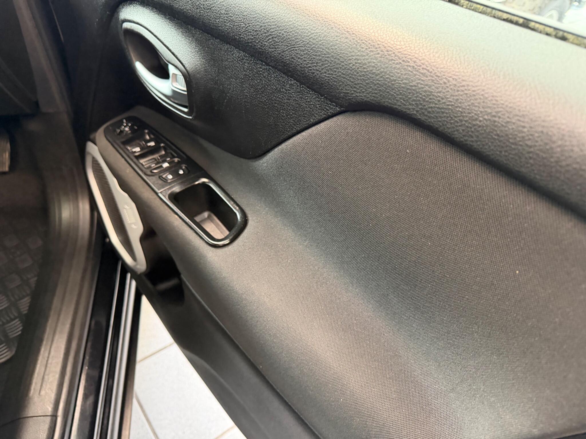 Jeep Renegade - Image 18