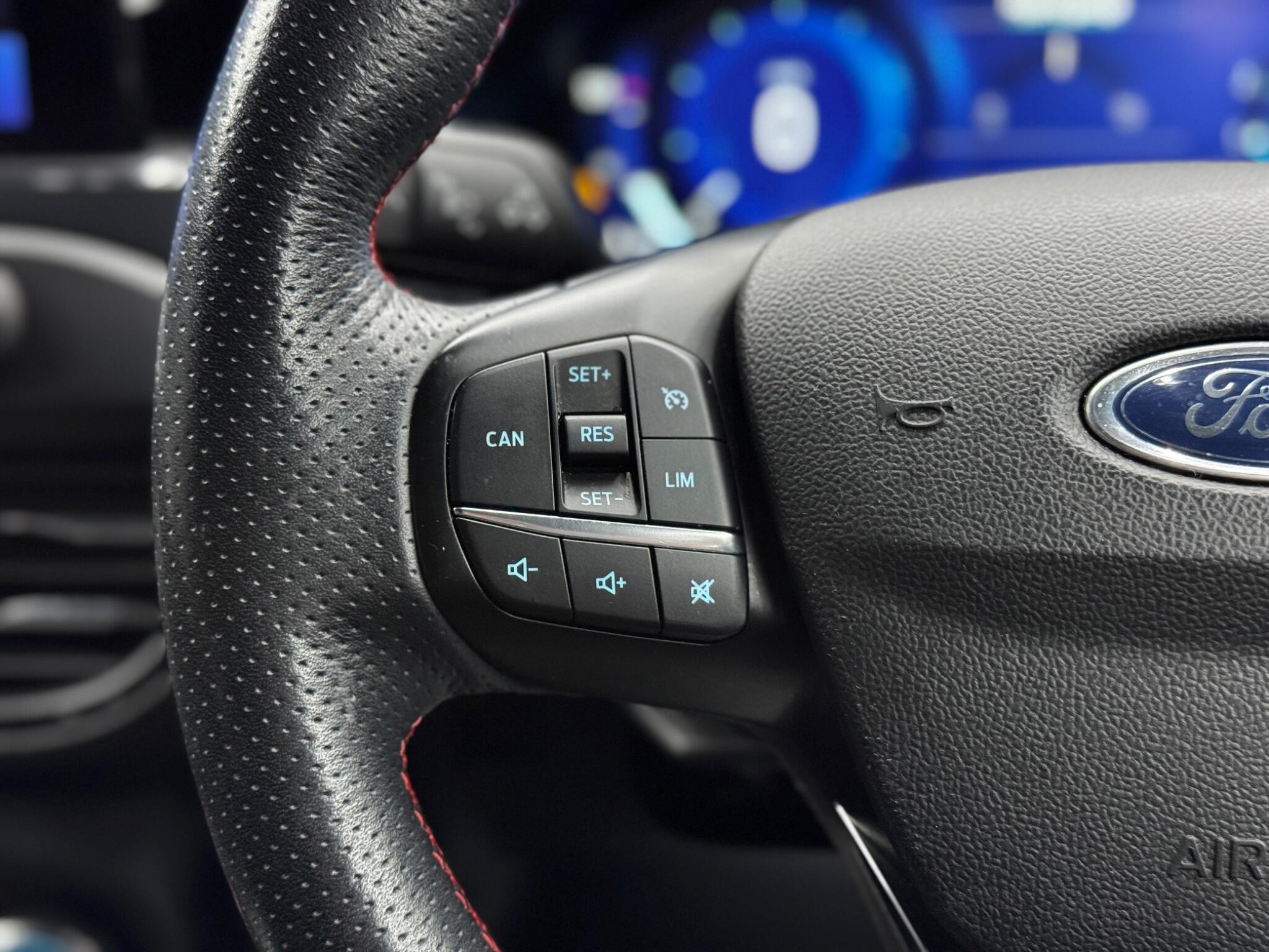 Ford Focus - Image 20