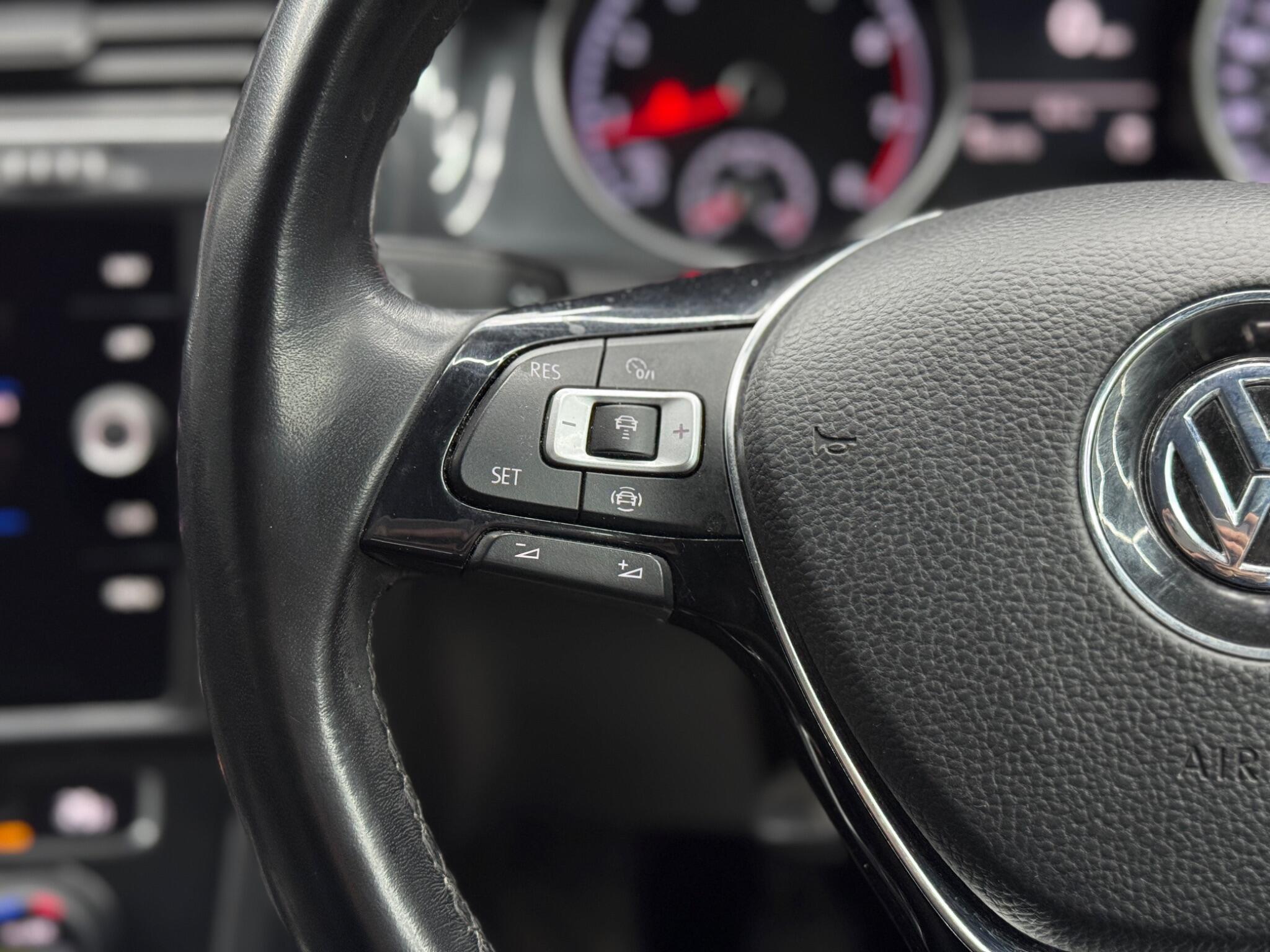 Volkswagen Golf - Image 20