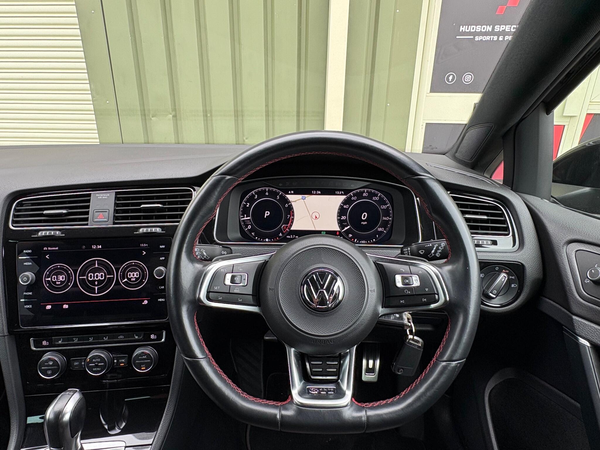 Volkswagen Golf - Image 19