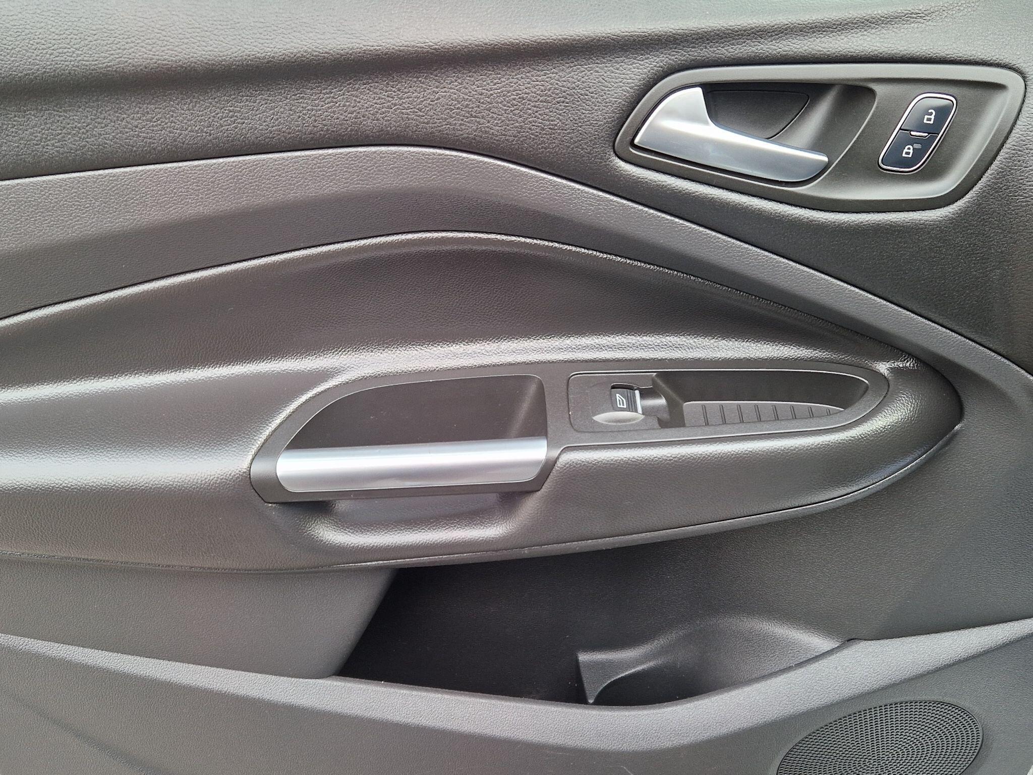 Ford Kuga - Image 37