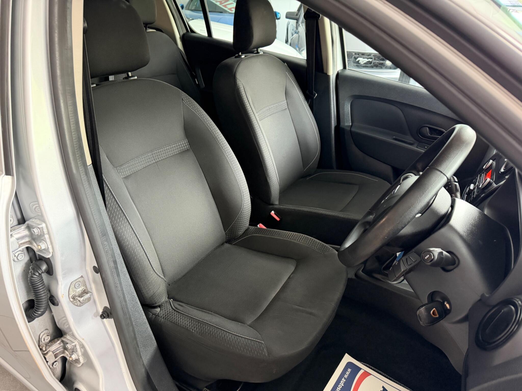 Dacia Sandero - Image 8