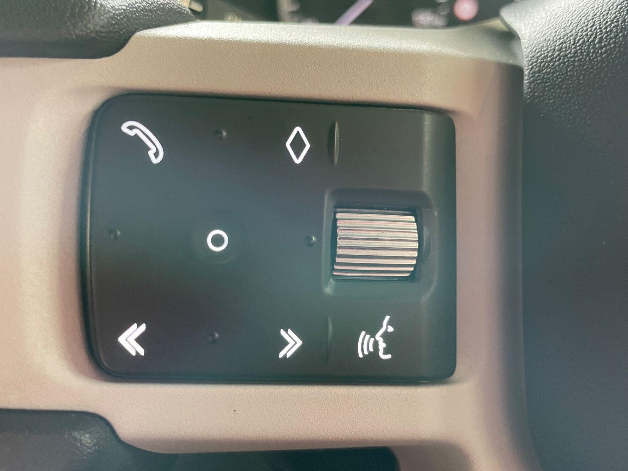 Land Rover Defender - Image 40
