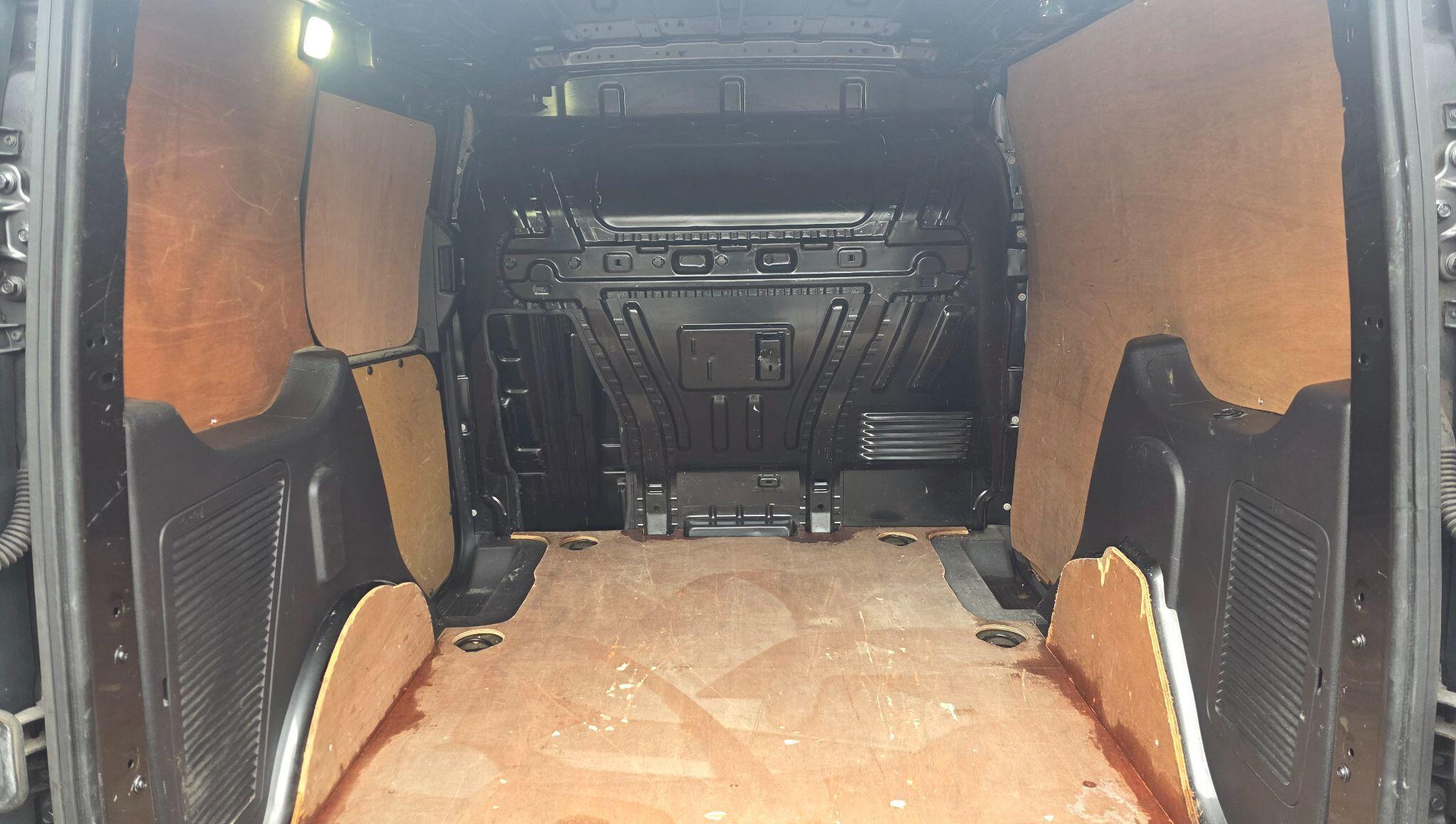 Ford Transit Connect - Image 19