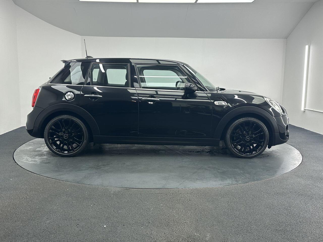 MINI Hatch - Image 18