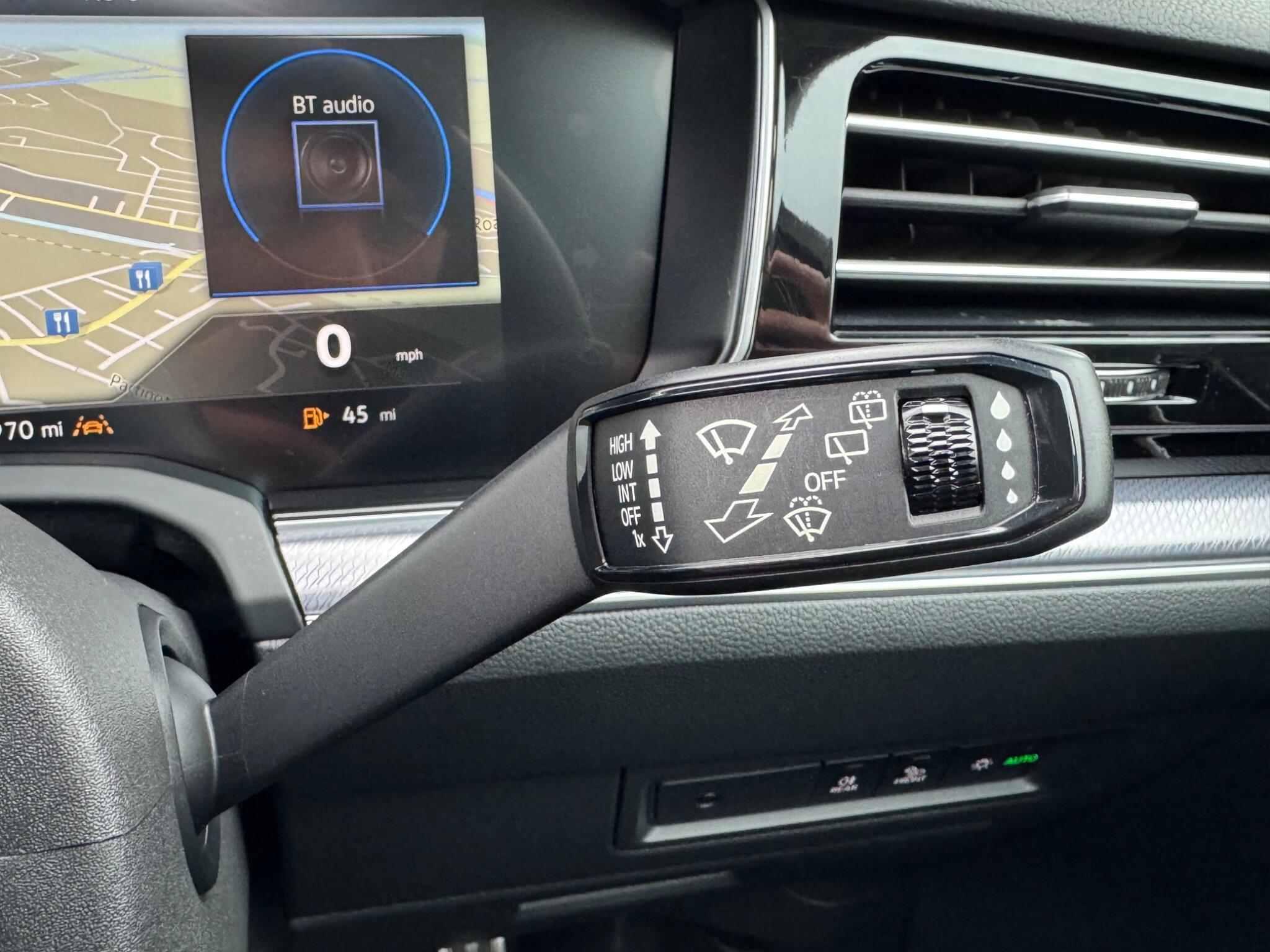 Volkswagen Touareg - Image 32