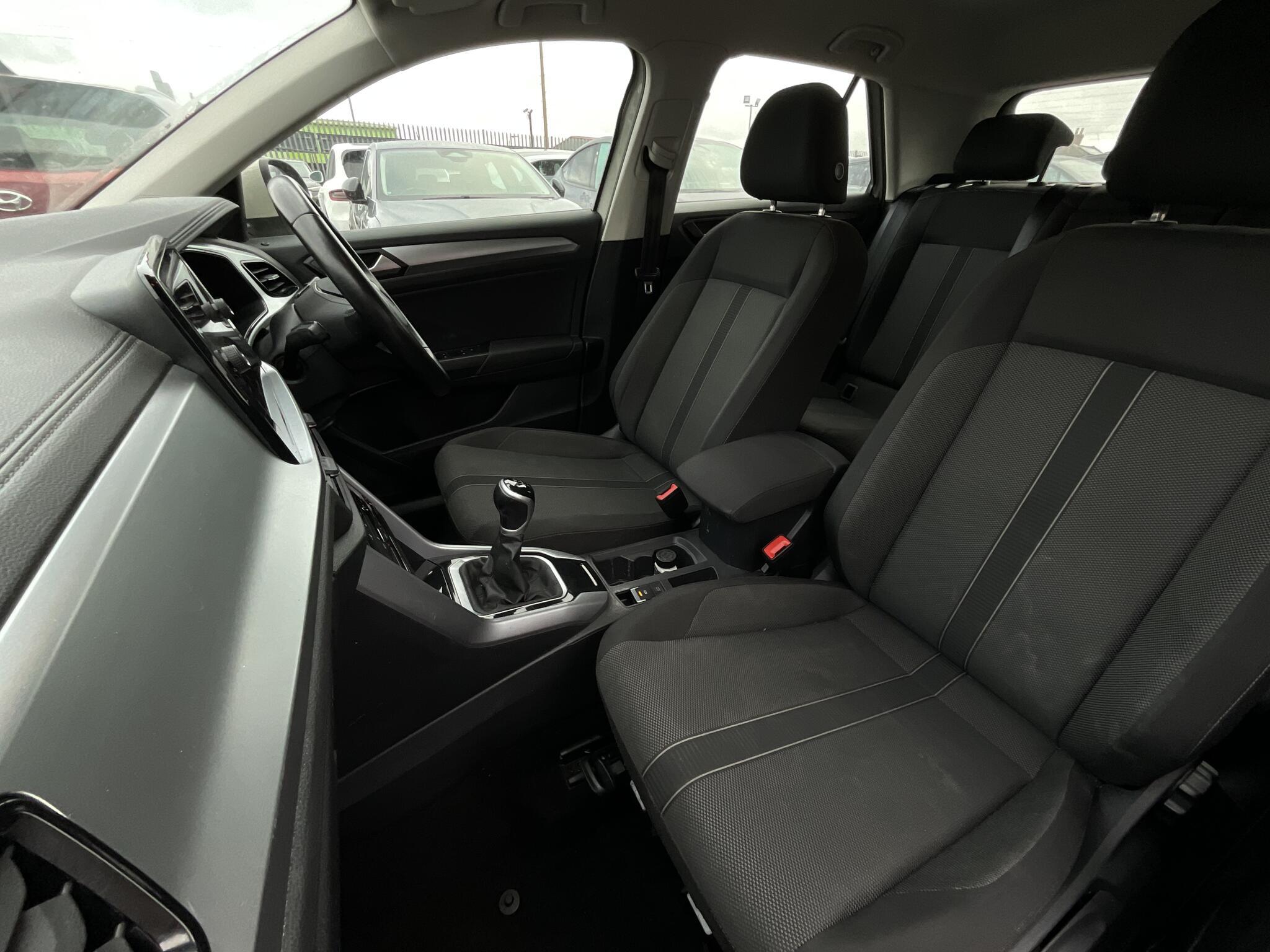 Volkswagen T-Roc - Image 17