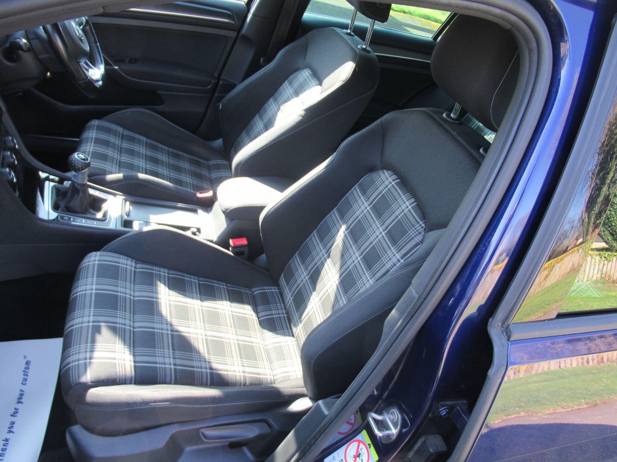 Volkswagen Golf - Image 15