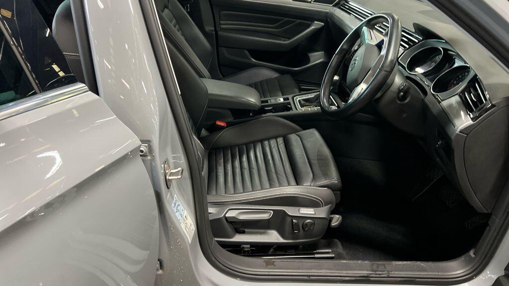Volkswagen Passat - Image 3