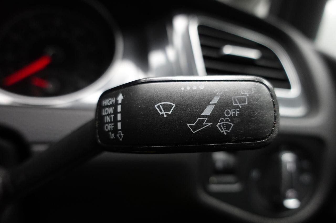 Volkswagen Golf - Image 38