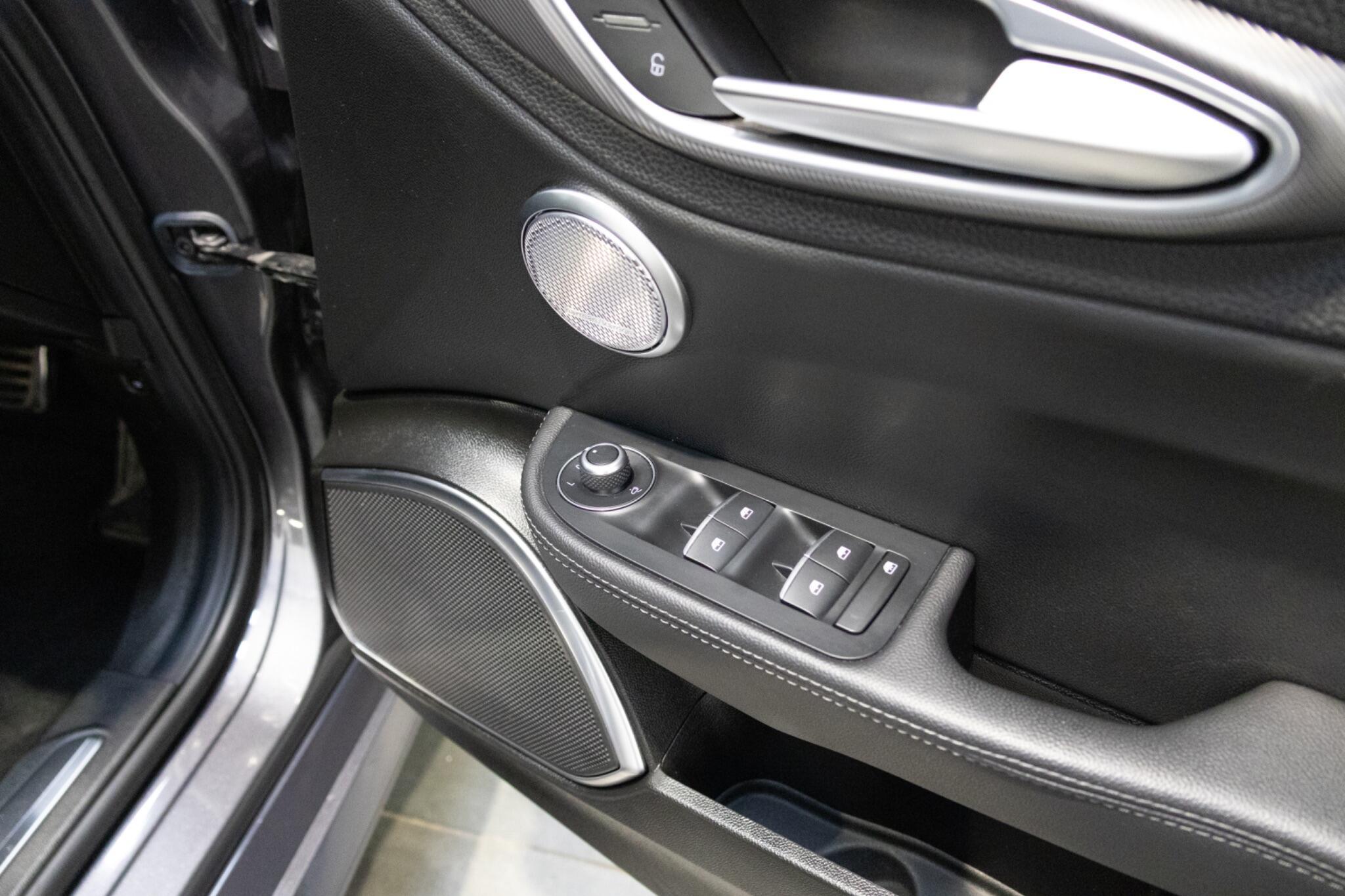 Alfa Romeo Giulia - Image 12