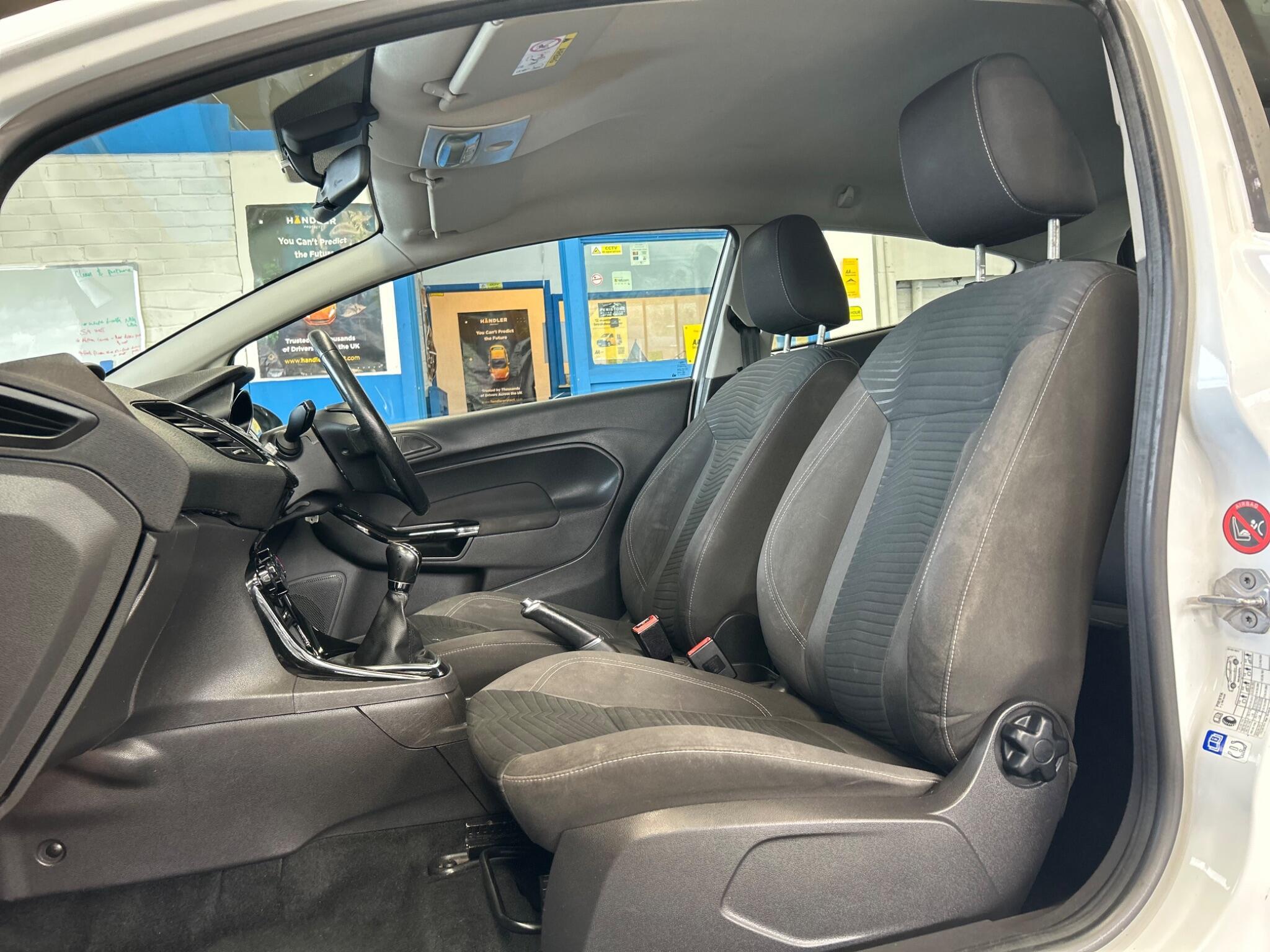 Ford Fiesta - Image 19