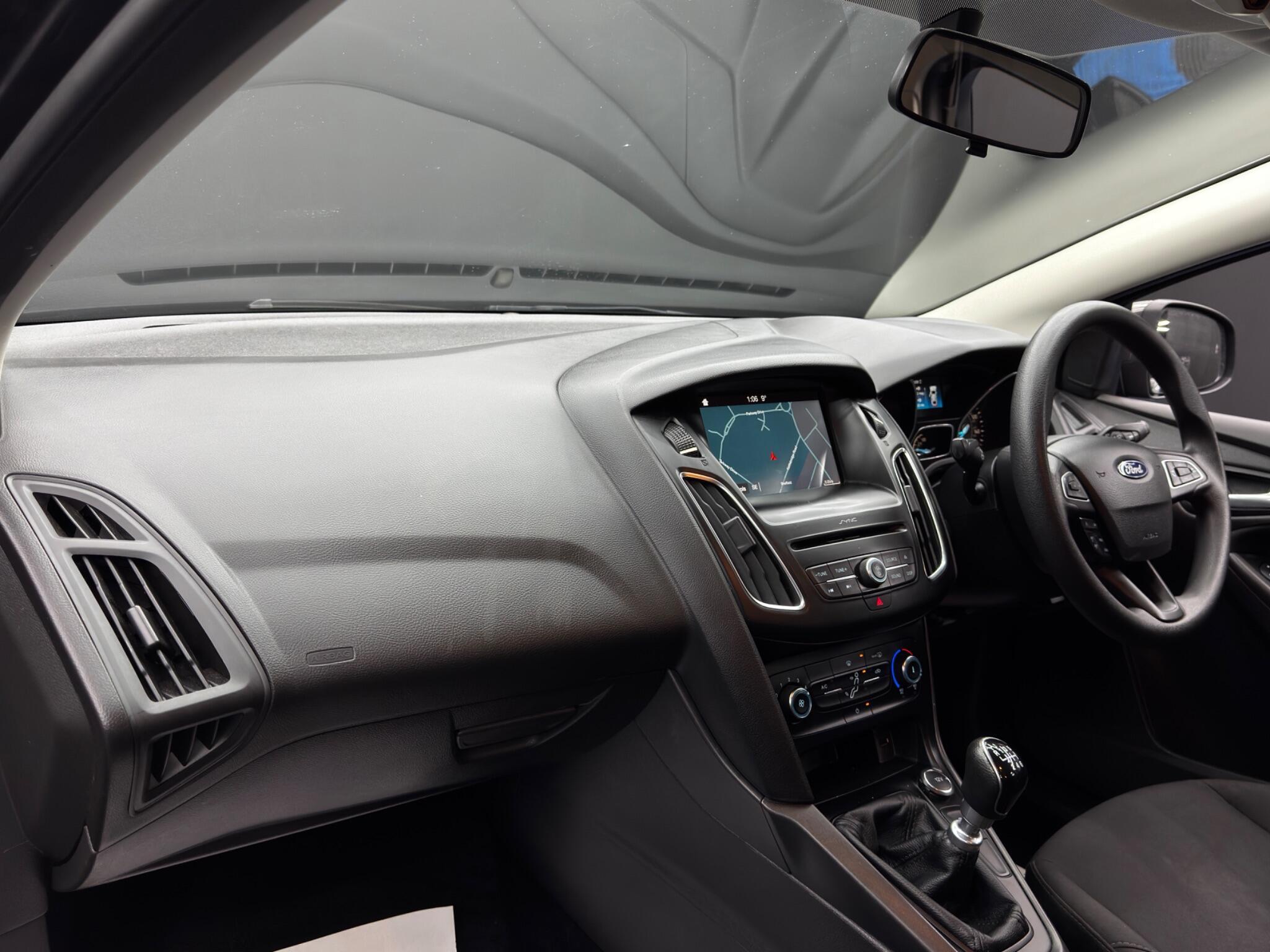 Ford Focus - Image 11