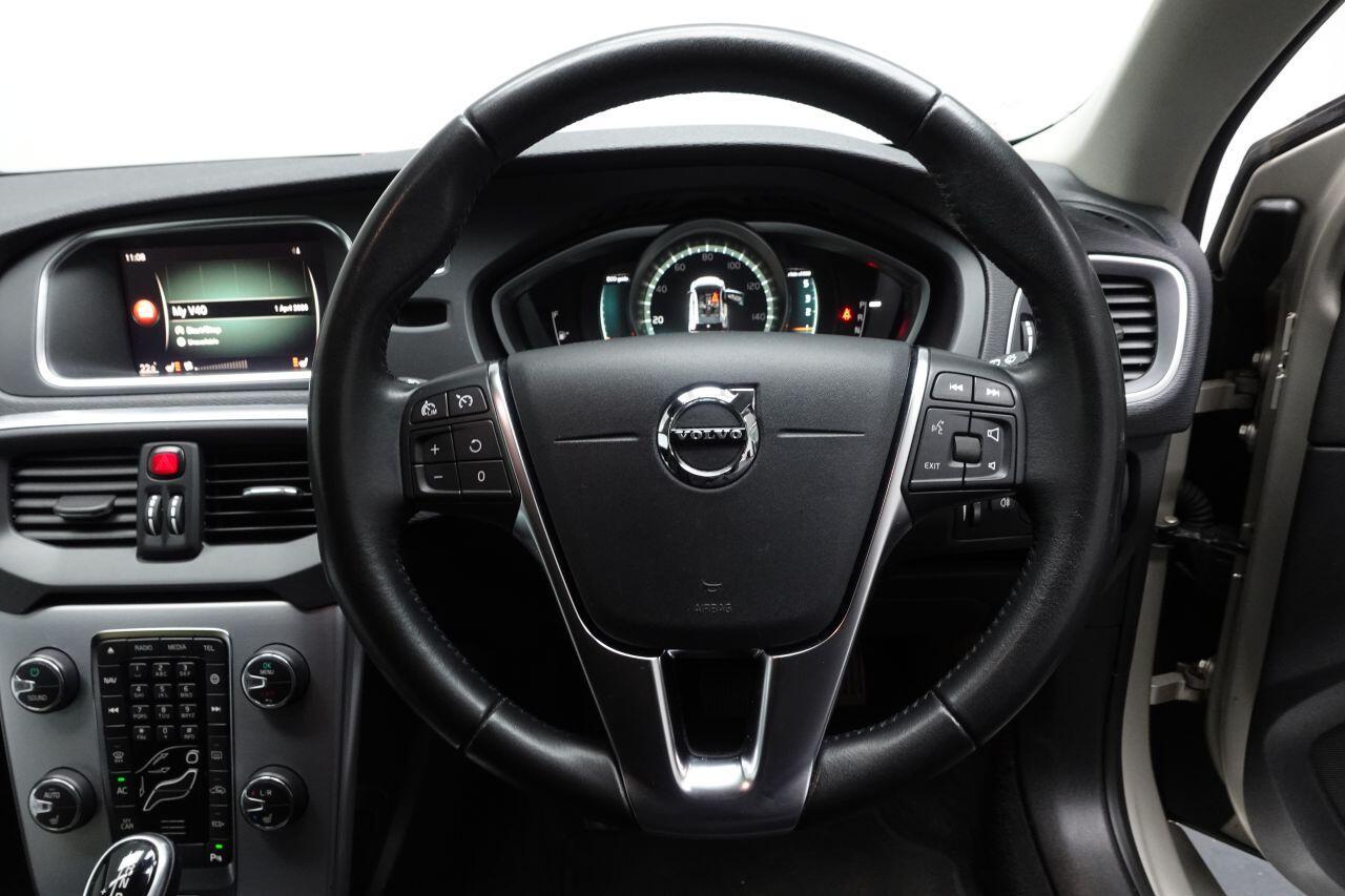 Volvo V40 - Image 30