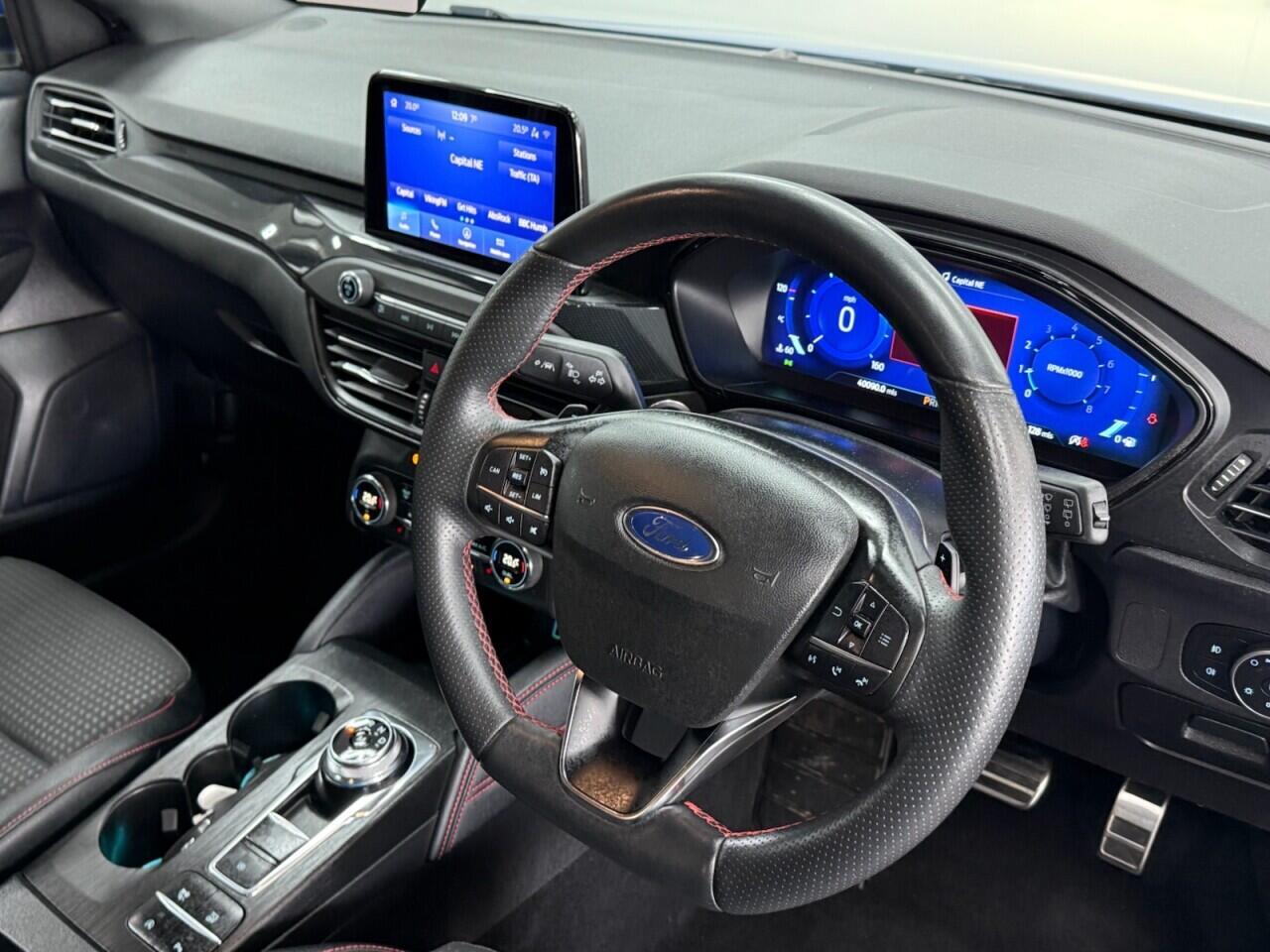 Ford Focus - Image 14
