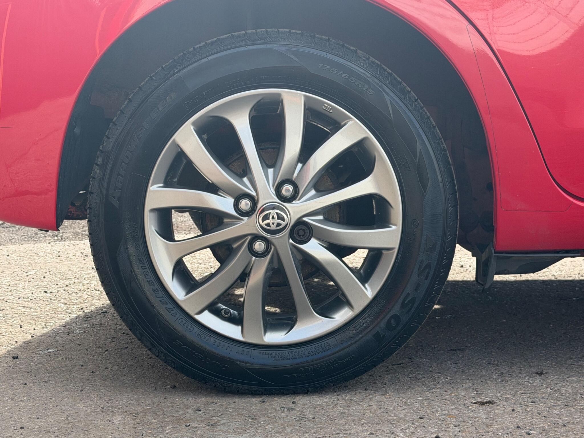 Toyota Yaris - Image 9