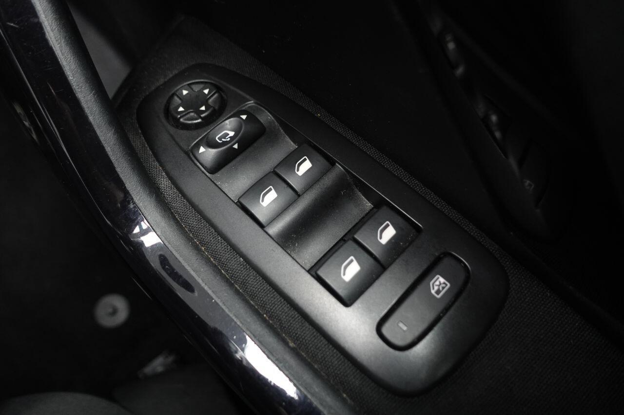 Peugeot 208 - Image 47