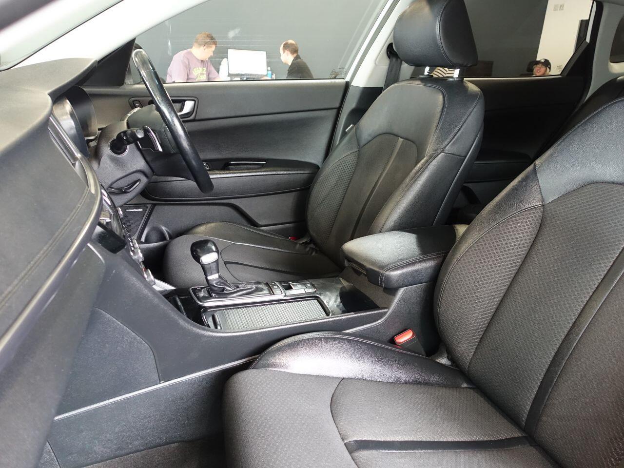 Kia Optima - Image 12