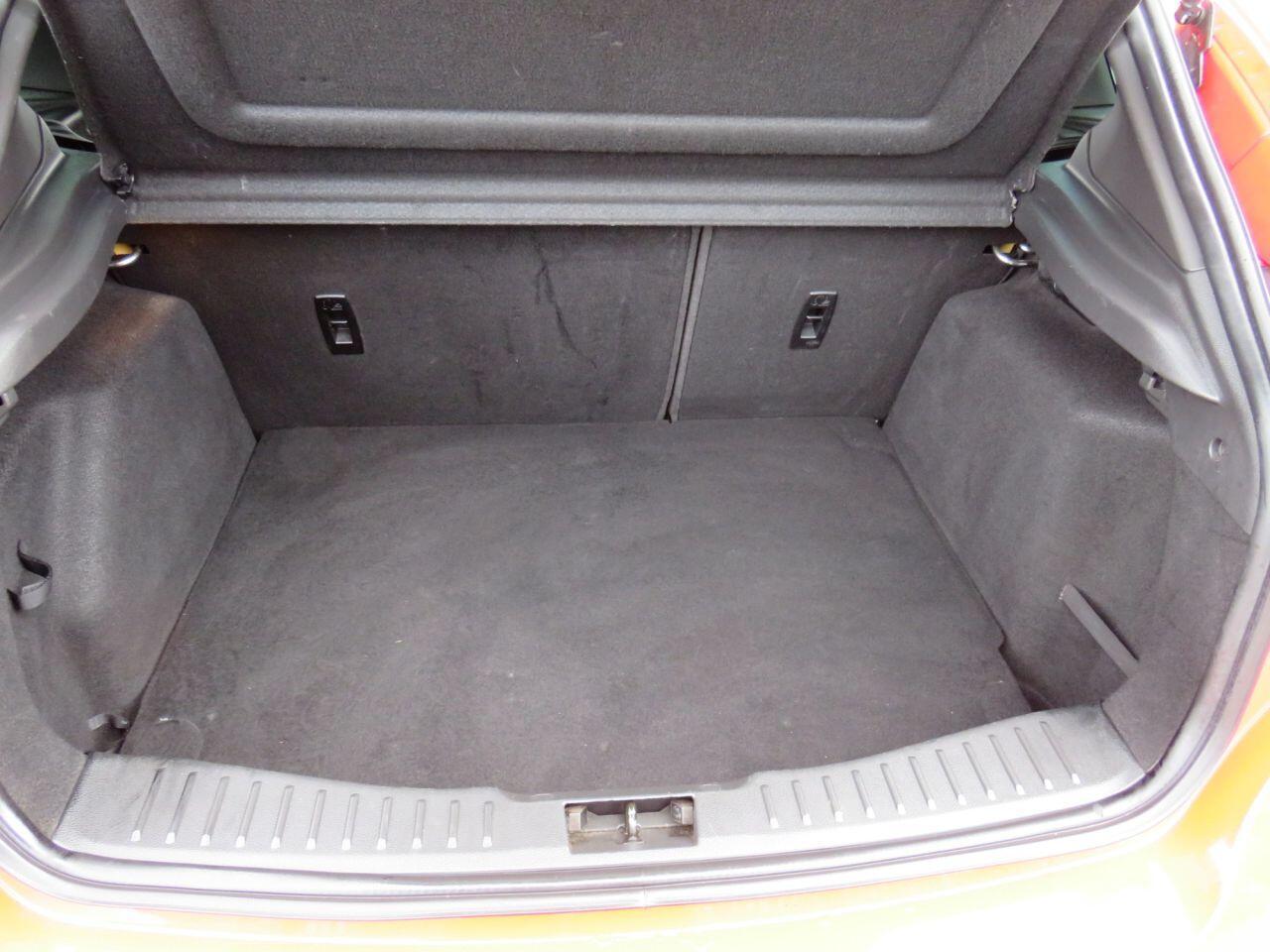 Ford Focus - Image 12