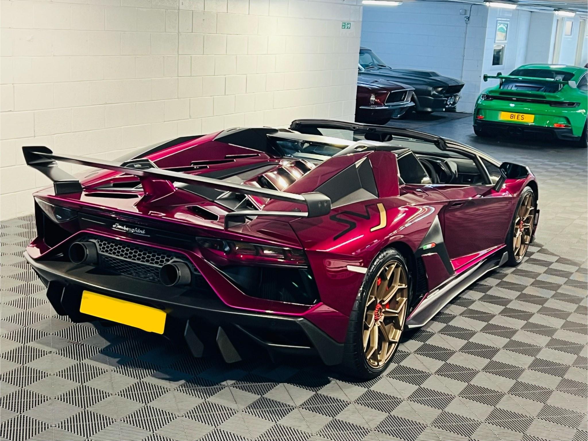 Lamborghini Aventador - Image 4