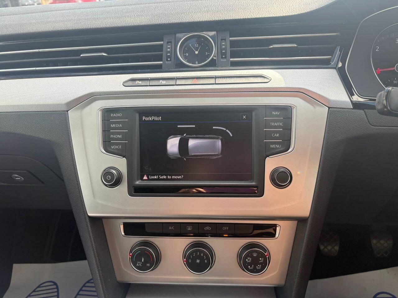 Volkswagen Passat - Image 13