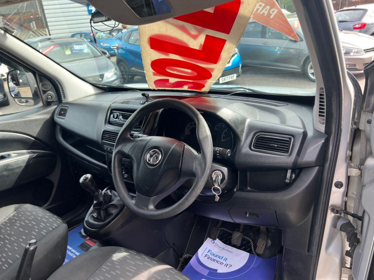 Vauxhall Combo - Image 14