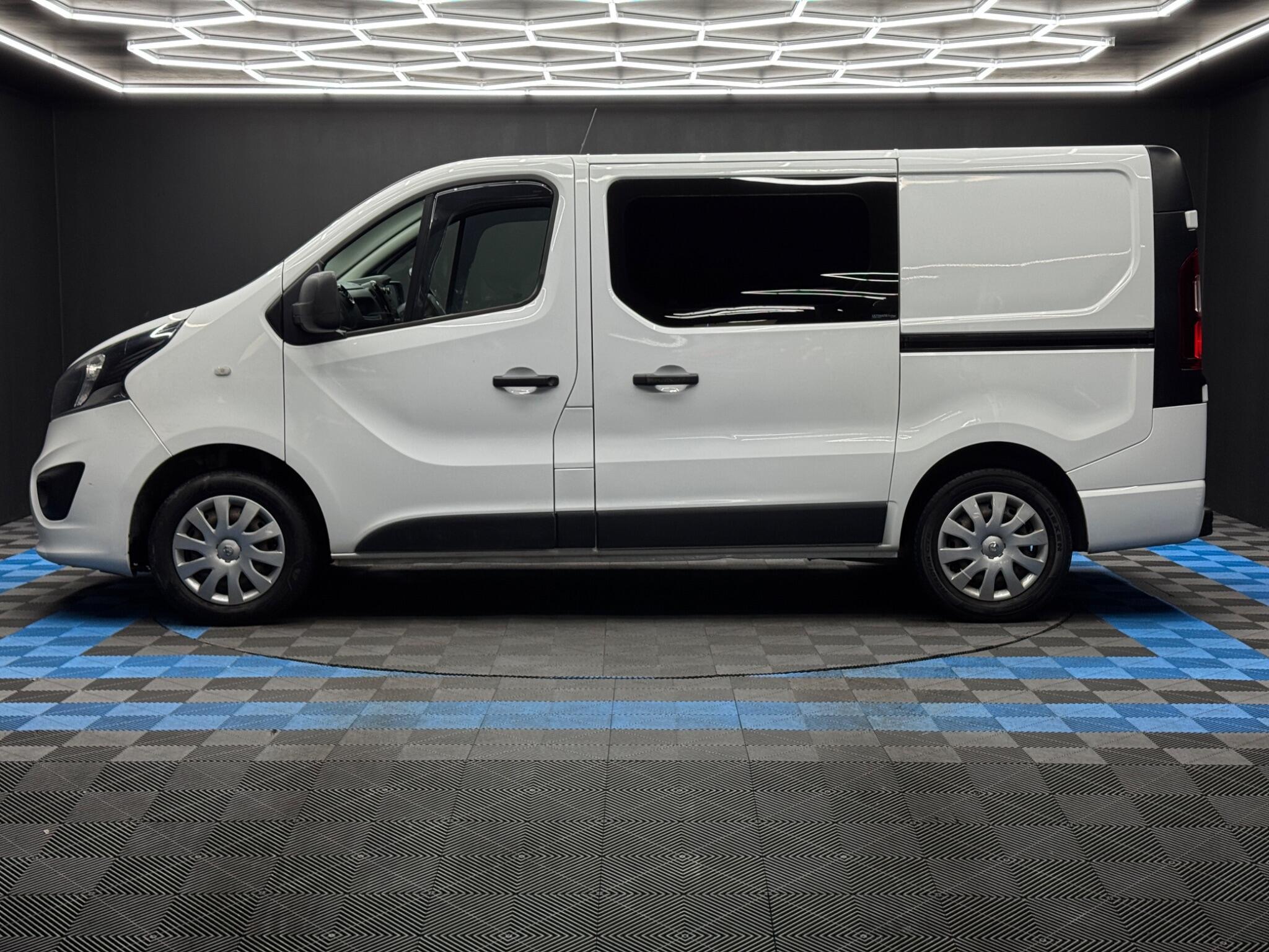 Vauxhall Vivaro - Image 8