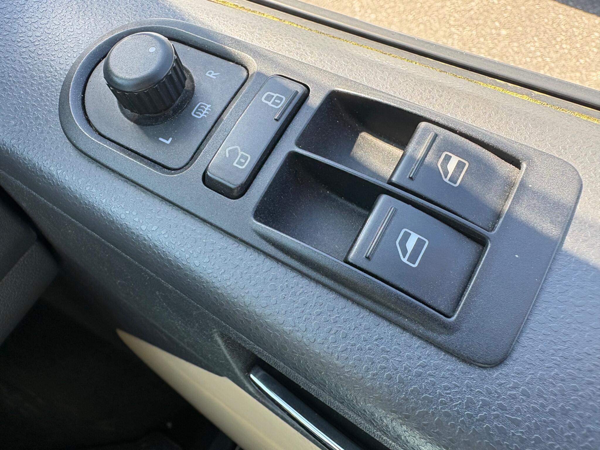 Volkswagen CARAVELLE - Image 50