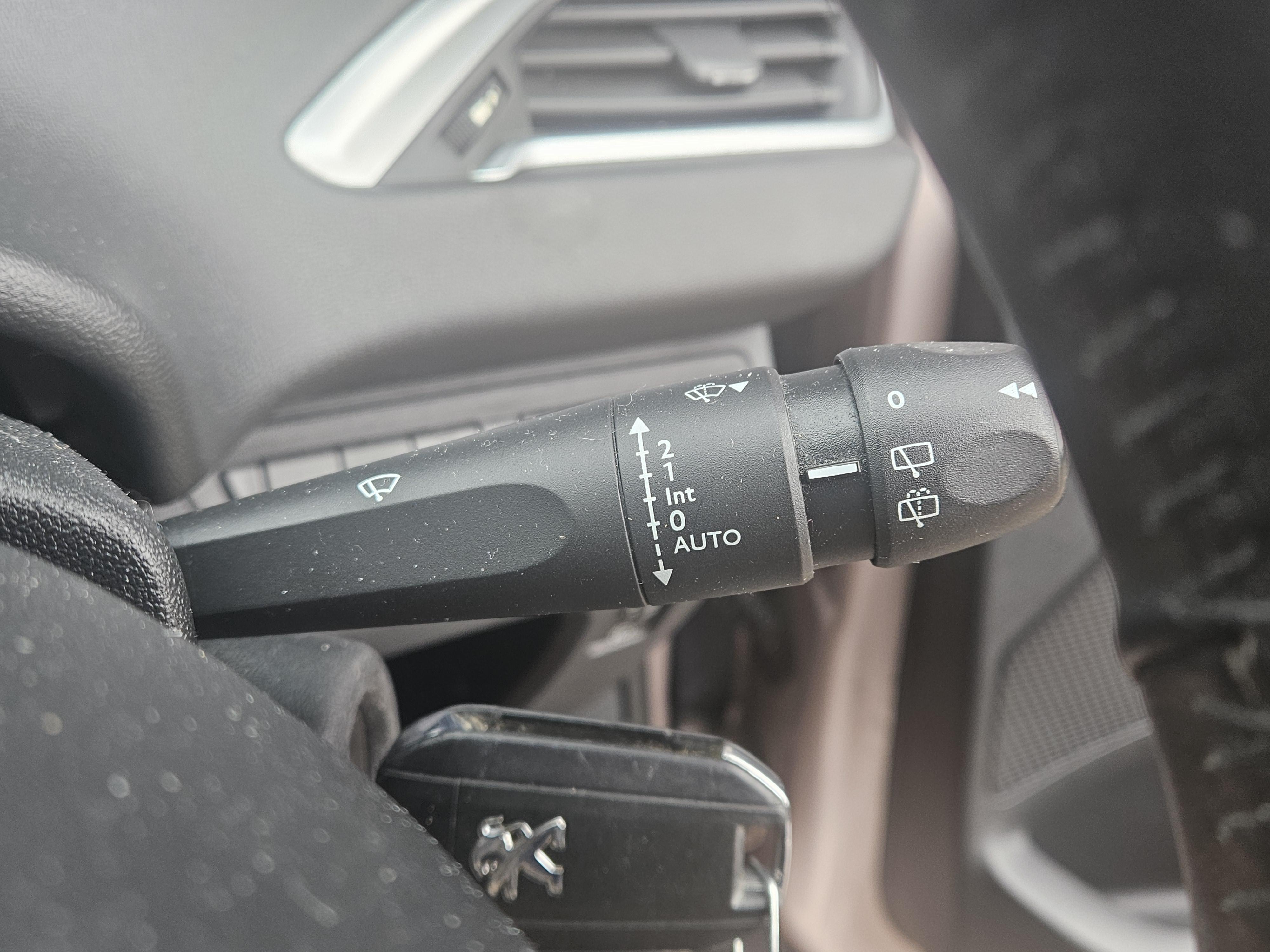 Peugeot 208 - Image 28