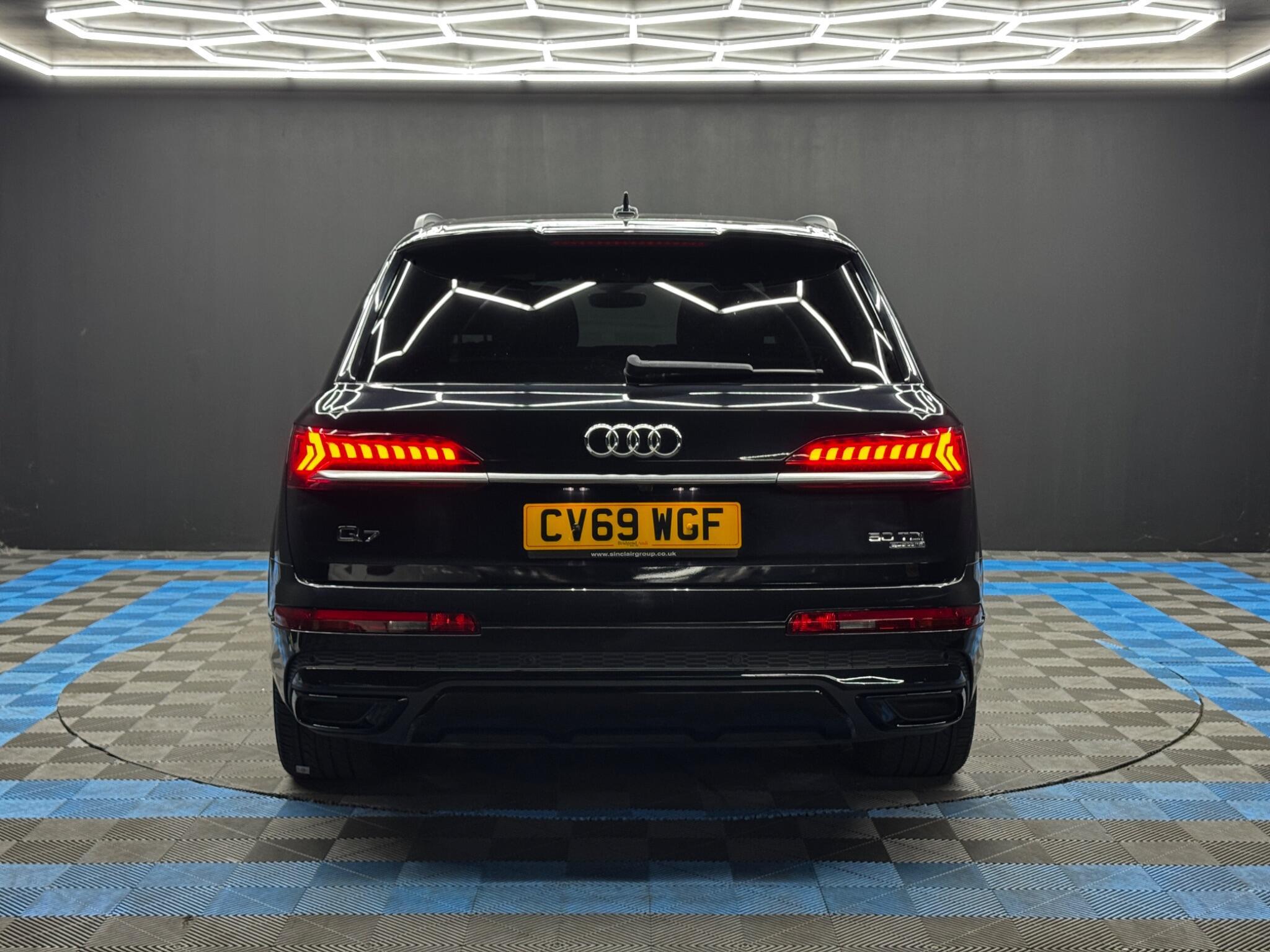 Audi Q7 - Image 6