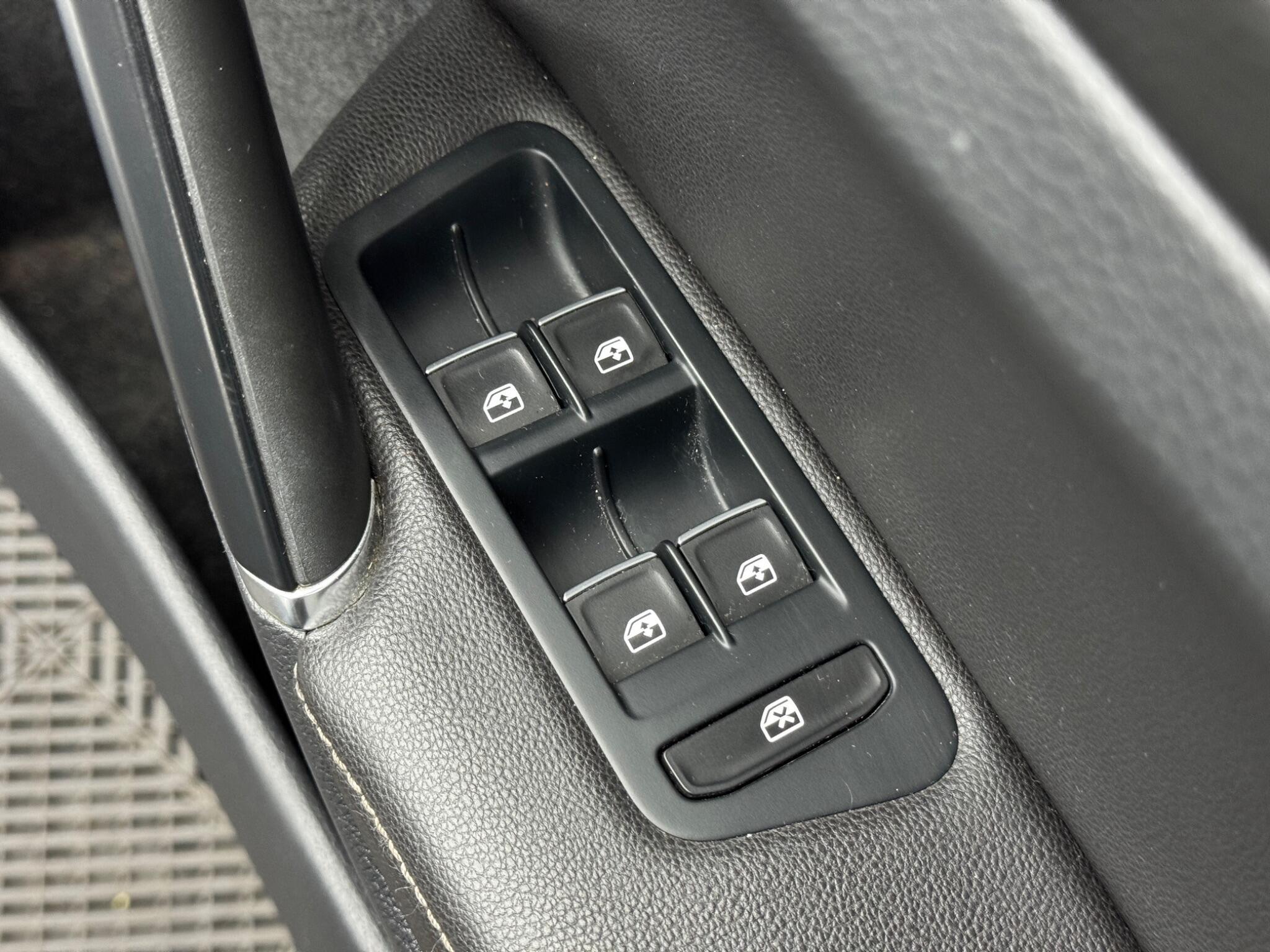 Volkswagen Golf - Image 43