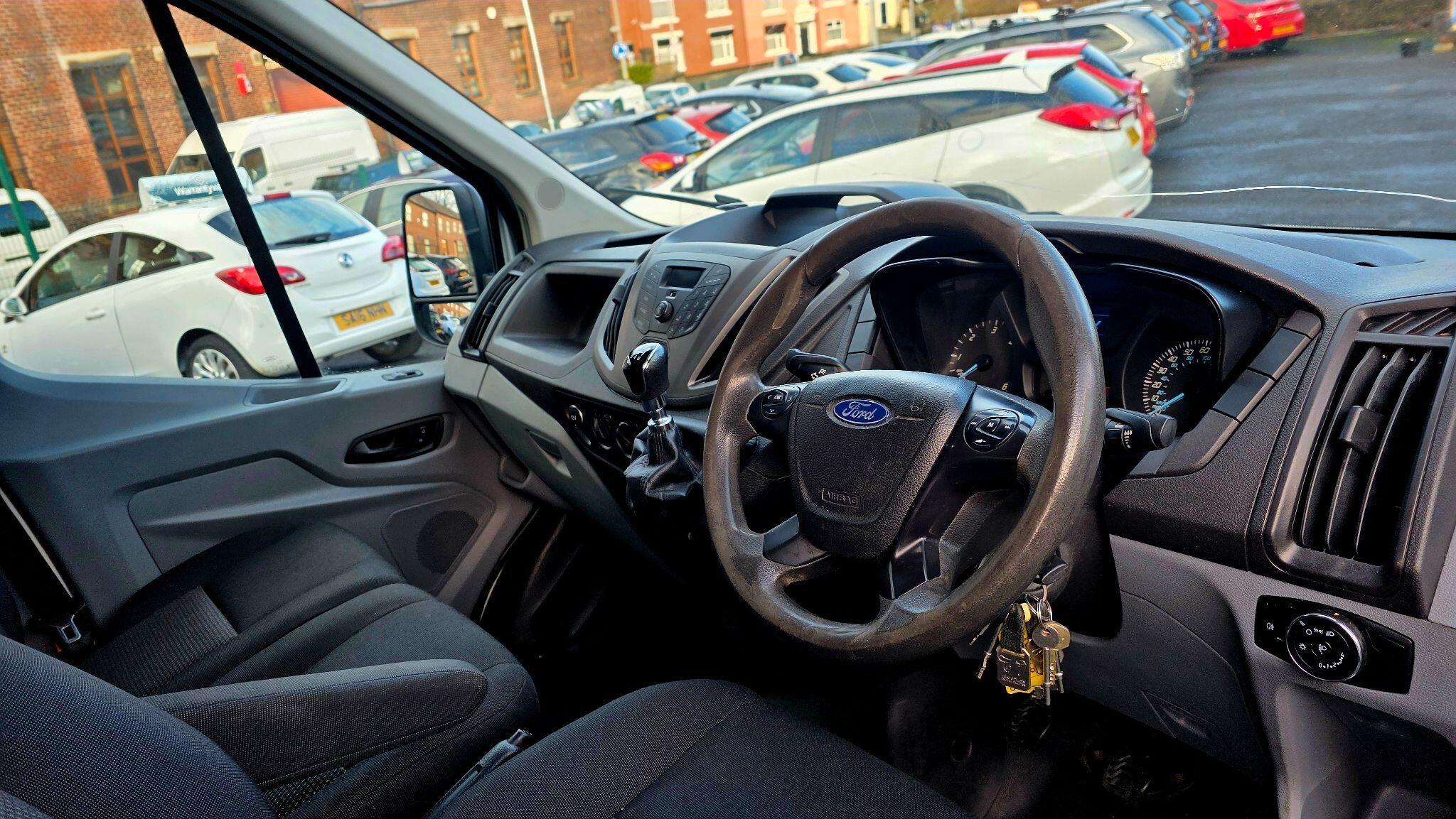 Ford Transit - Image 14