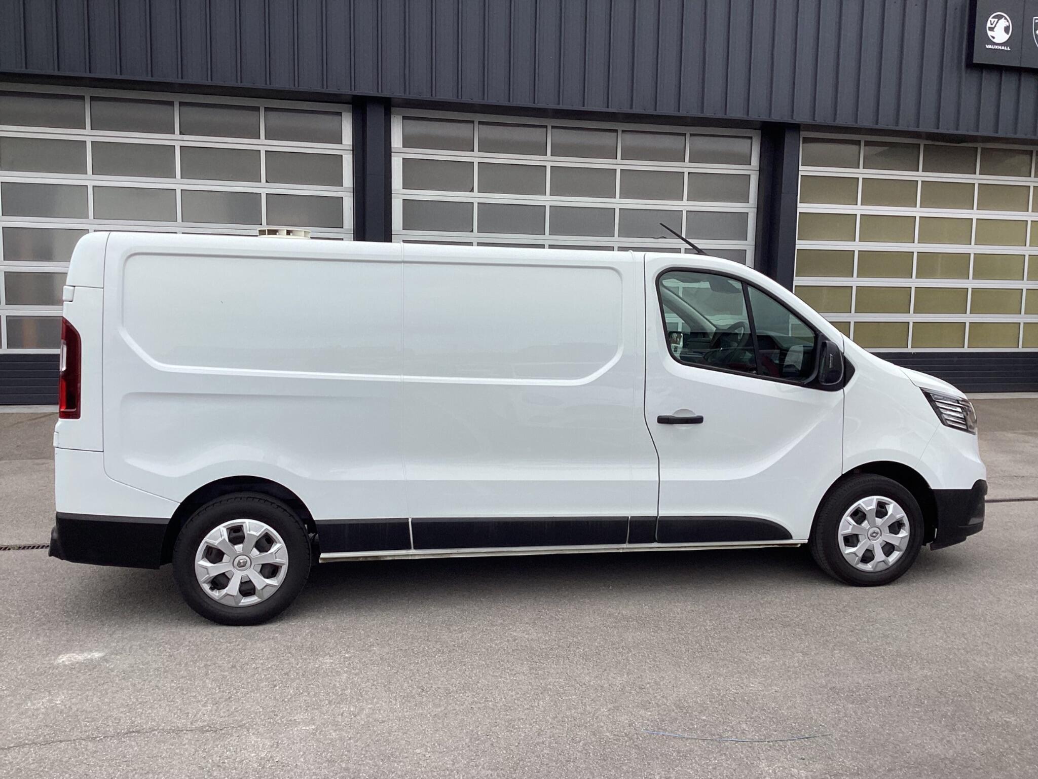 Renault Trafic - Image 8
