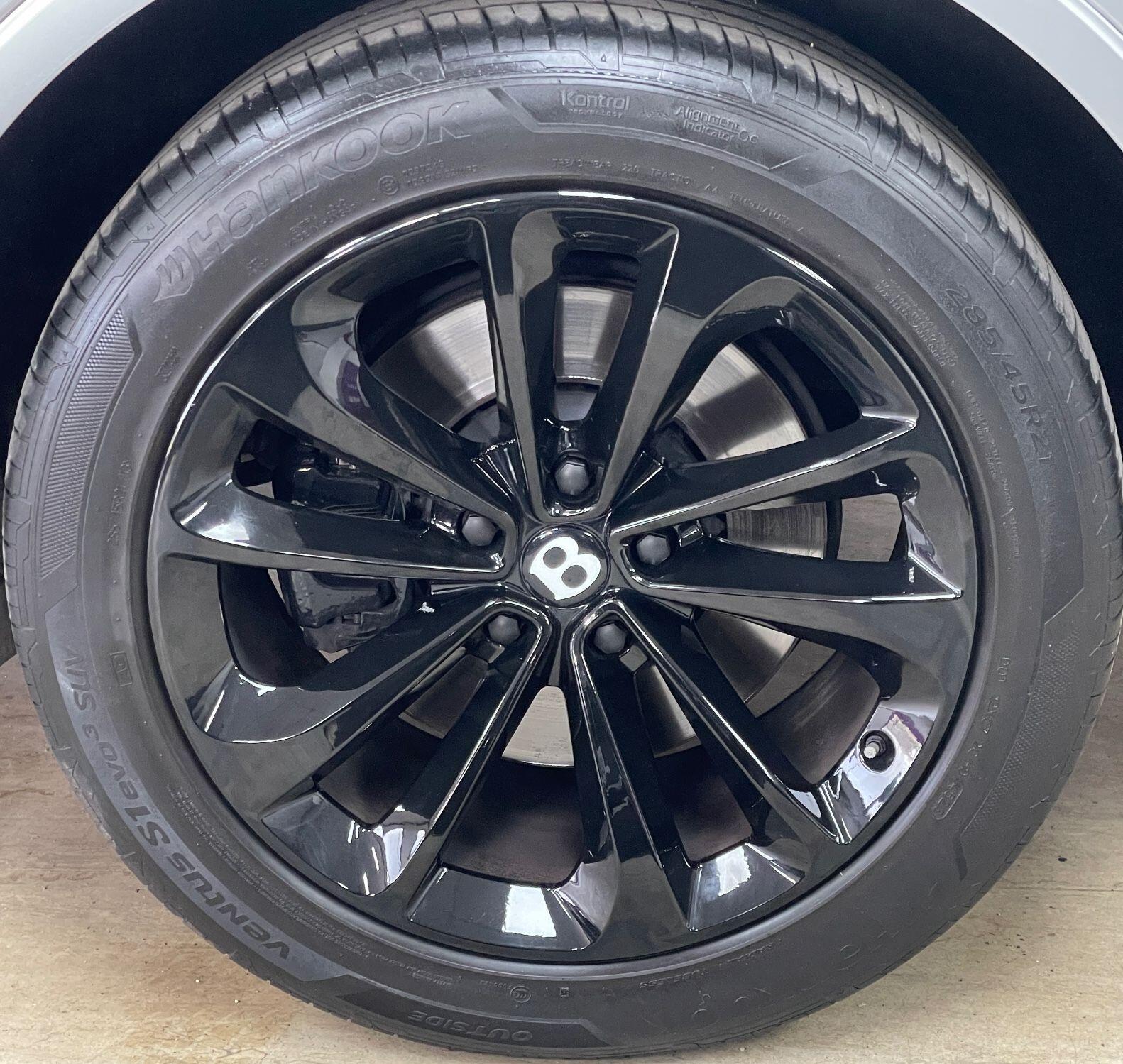 Bentley Bentayga - Image 17