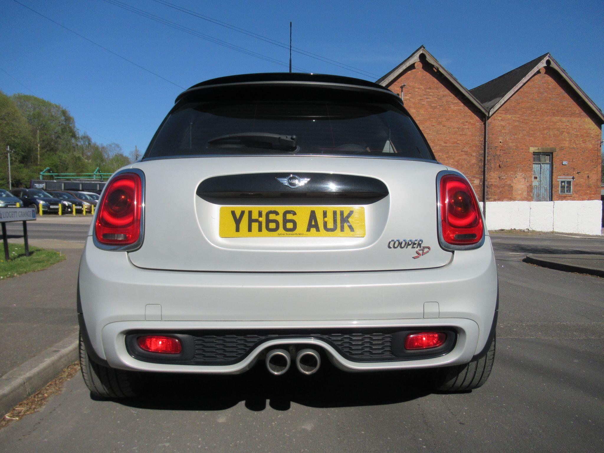MINI Hatch - Image 4
