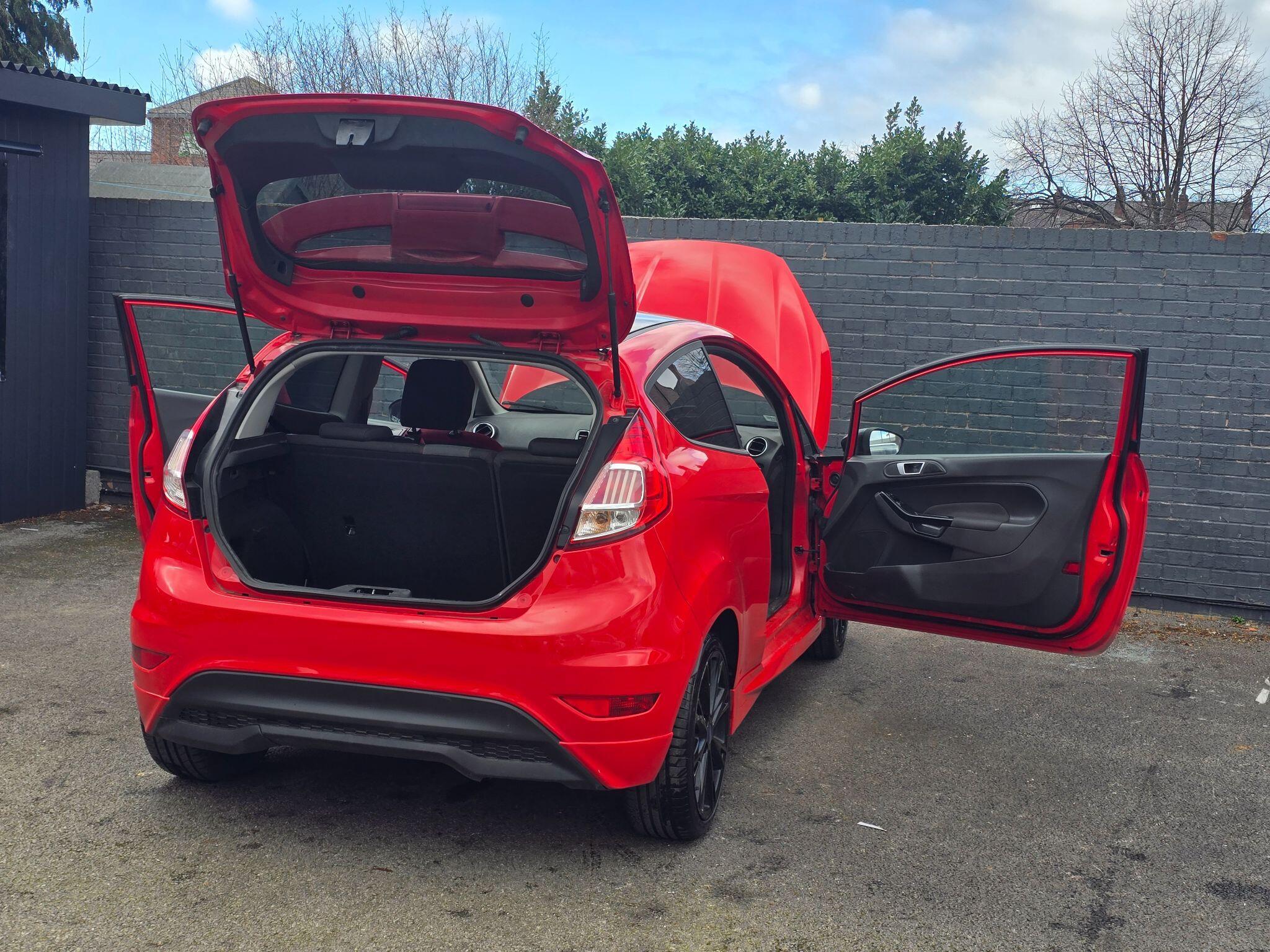 Ford Fiesta - Image 12