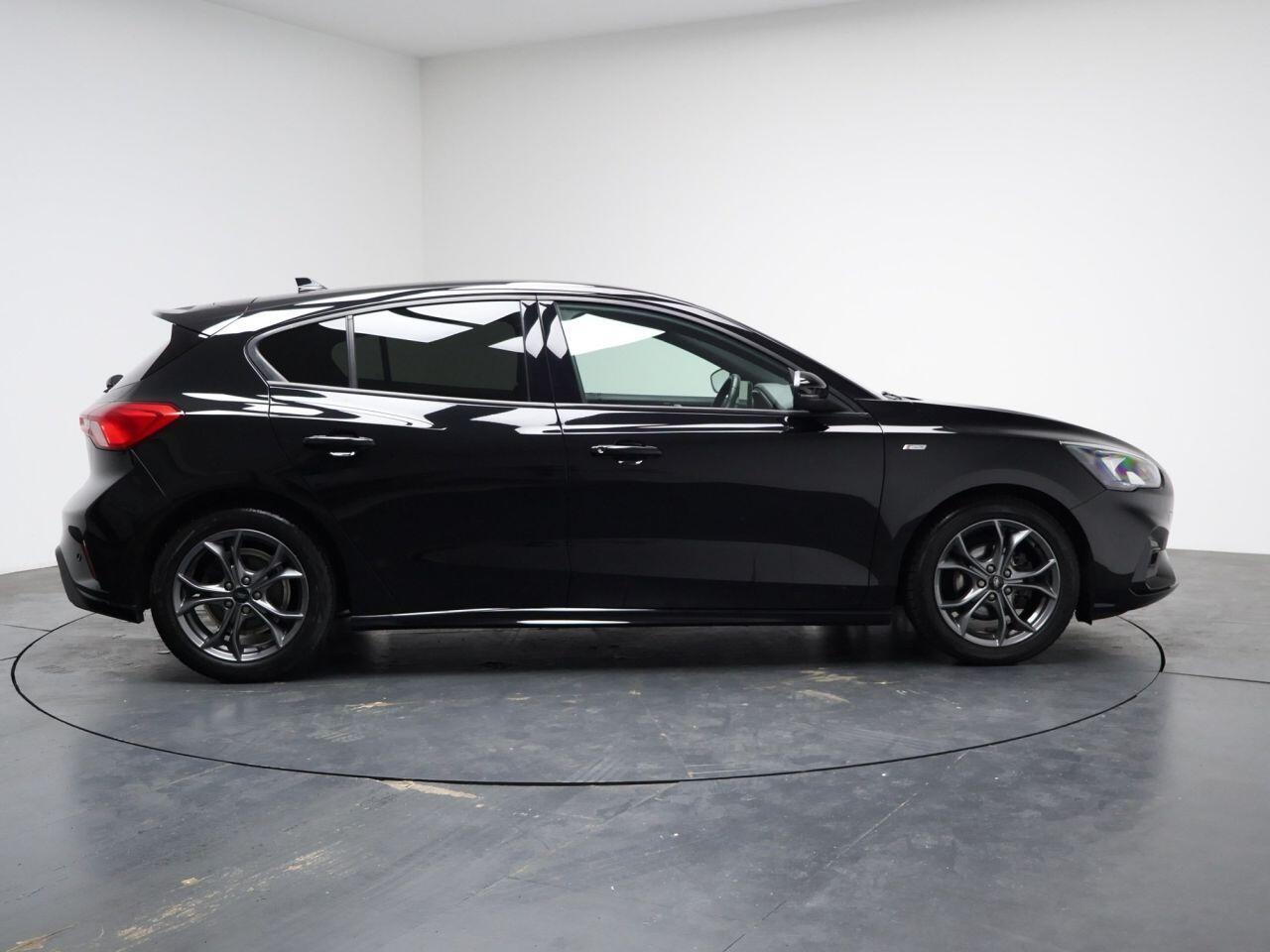 Ford Focus - Image 14