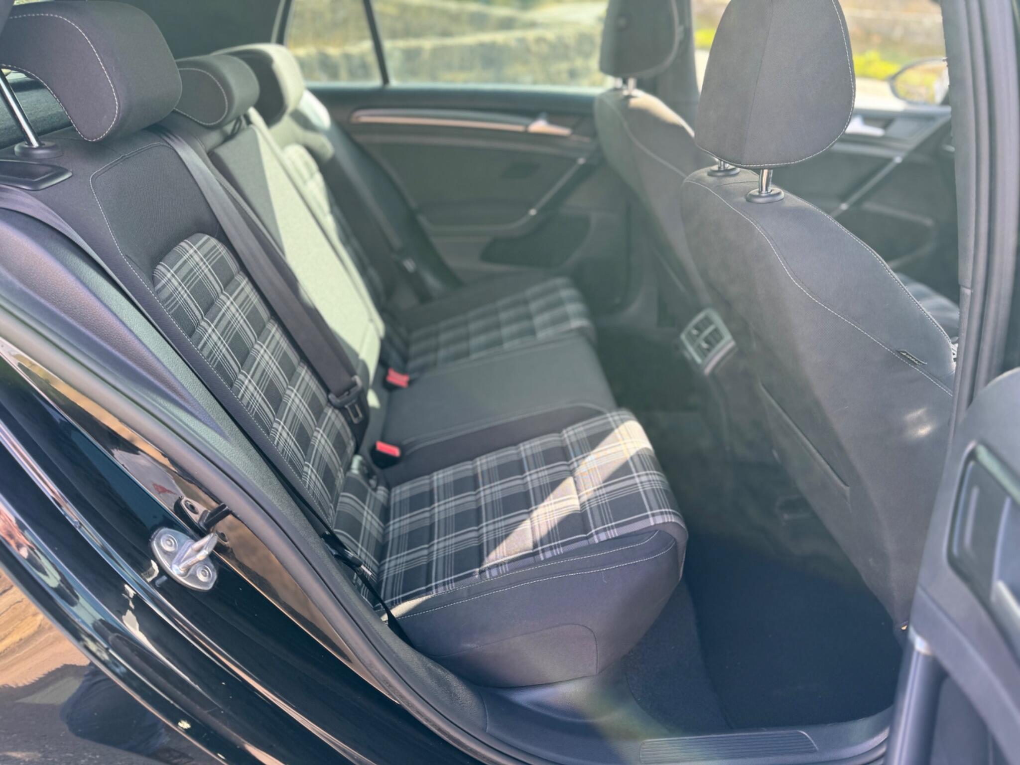 Volkswagen Golf - Image 22