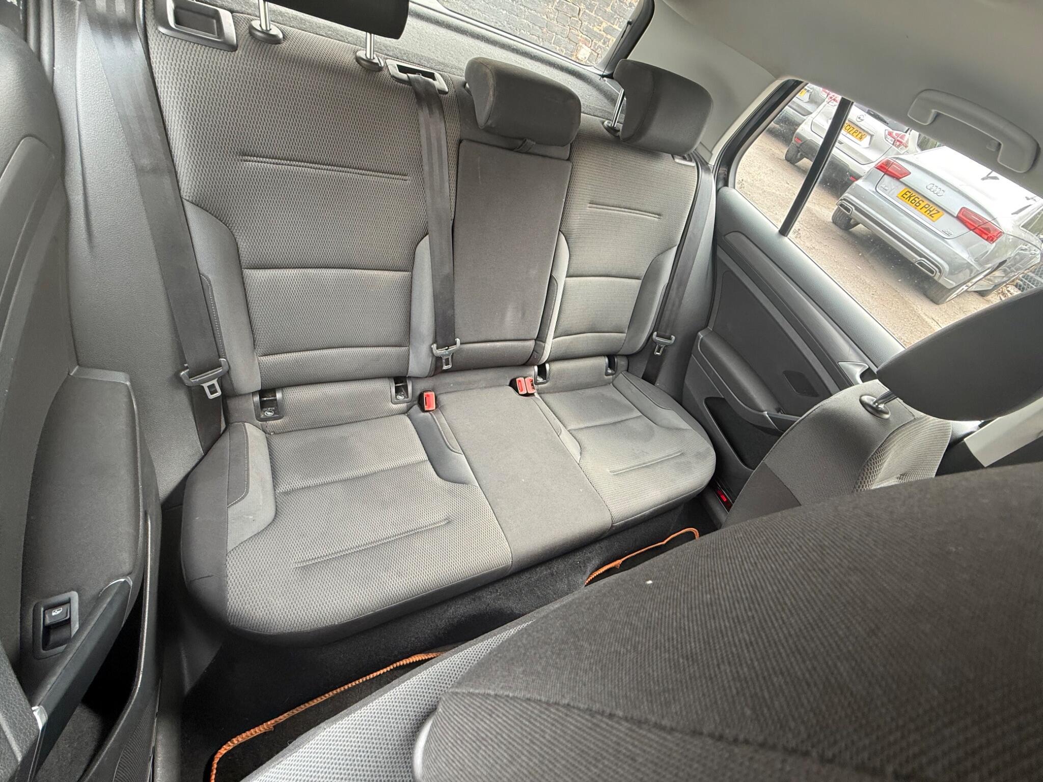 Volkswagen Golf - Image 9