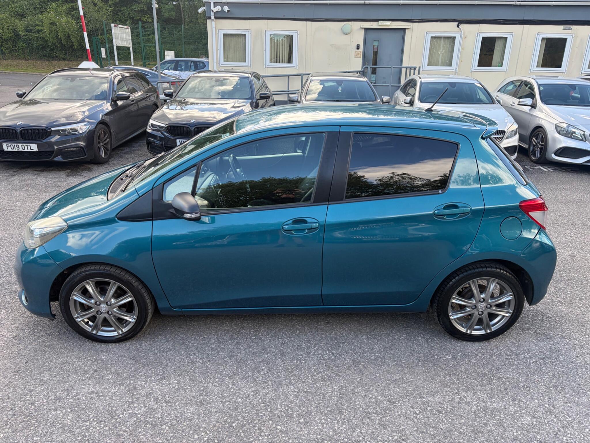 Toyota Yaris - Image 10