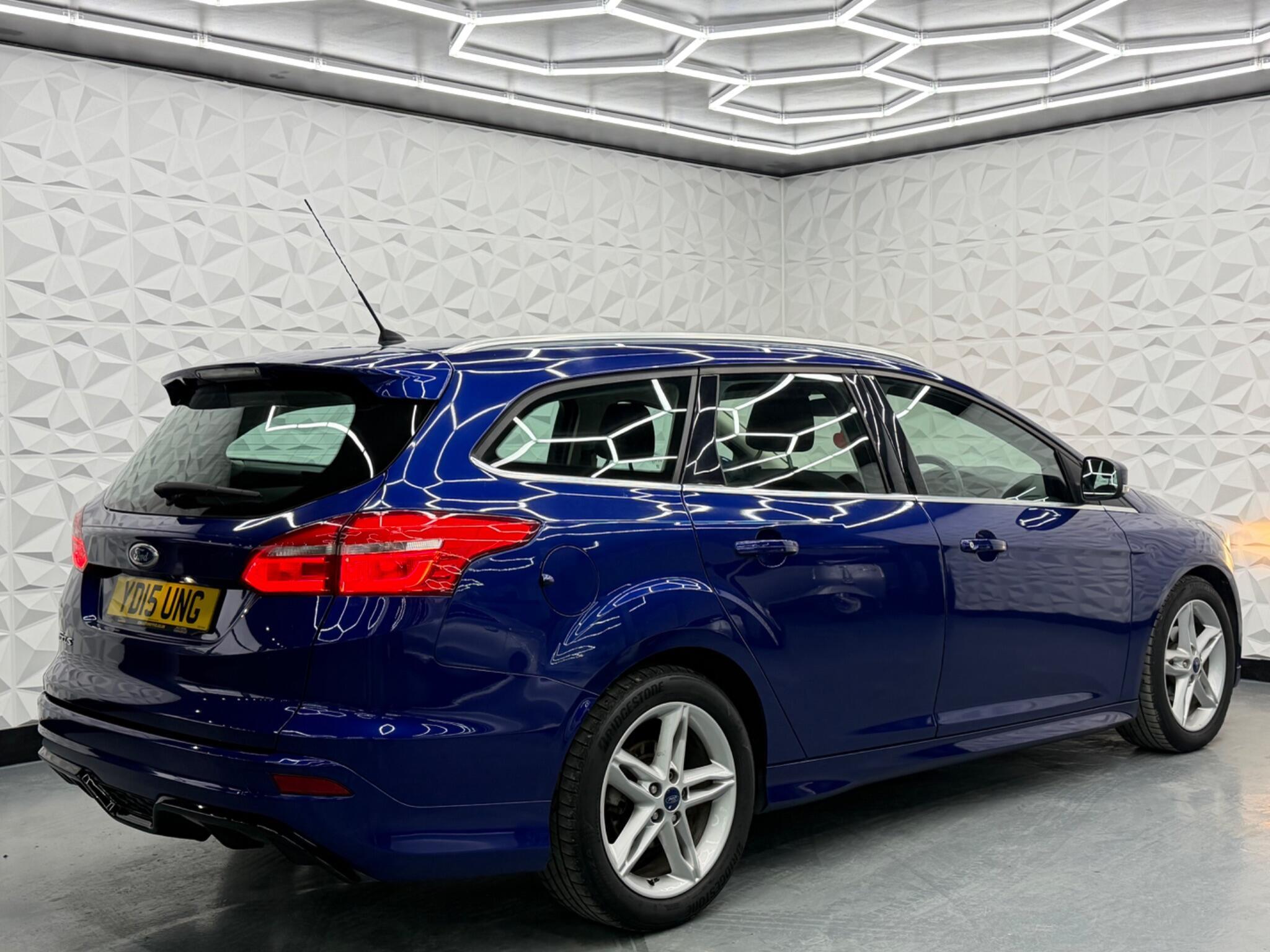 Ford Focus - Image 12