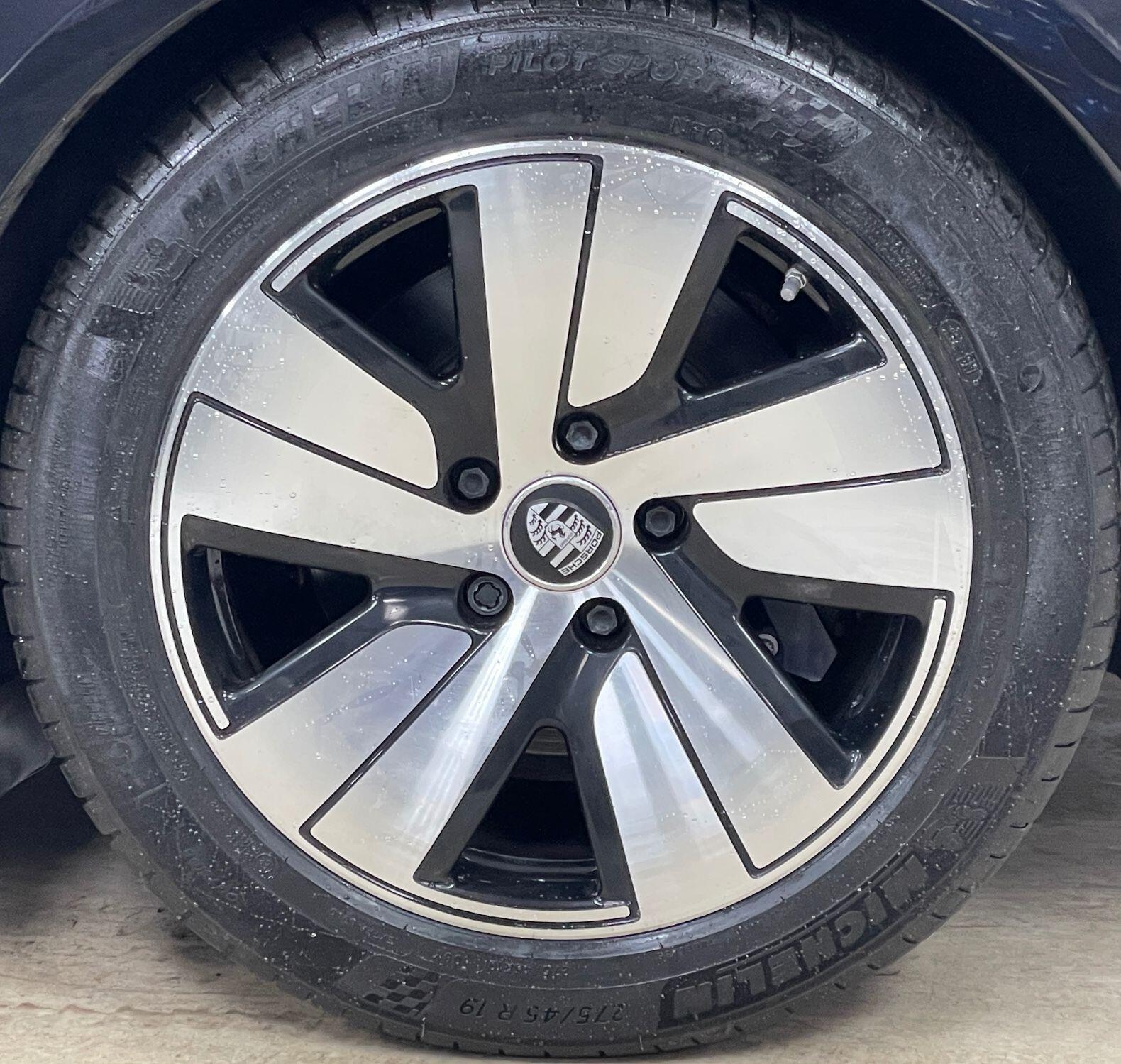 Porsche Taycan - Image 14