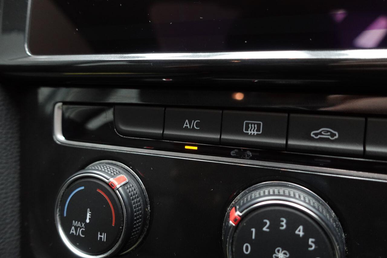 Volkswagen Golf - Image 4